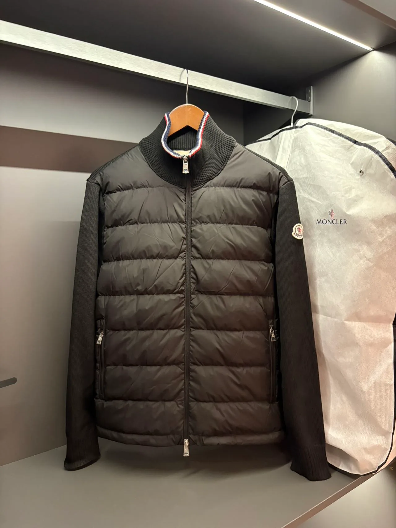 Men's Jackets And Down Jackets MONCLER 18111554