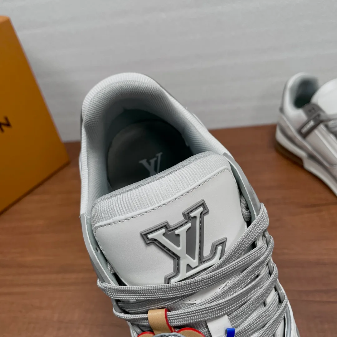 Men's Sneakers LOUIS VUITTON 17808530