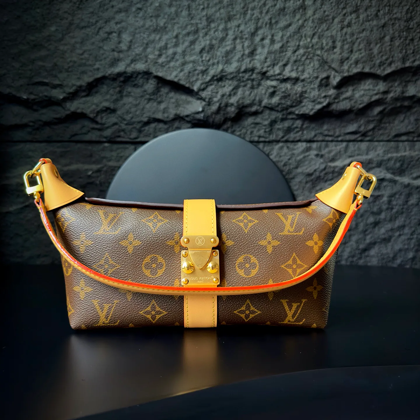 Women's Classic Handbags LOUIS VUITTON 18170514