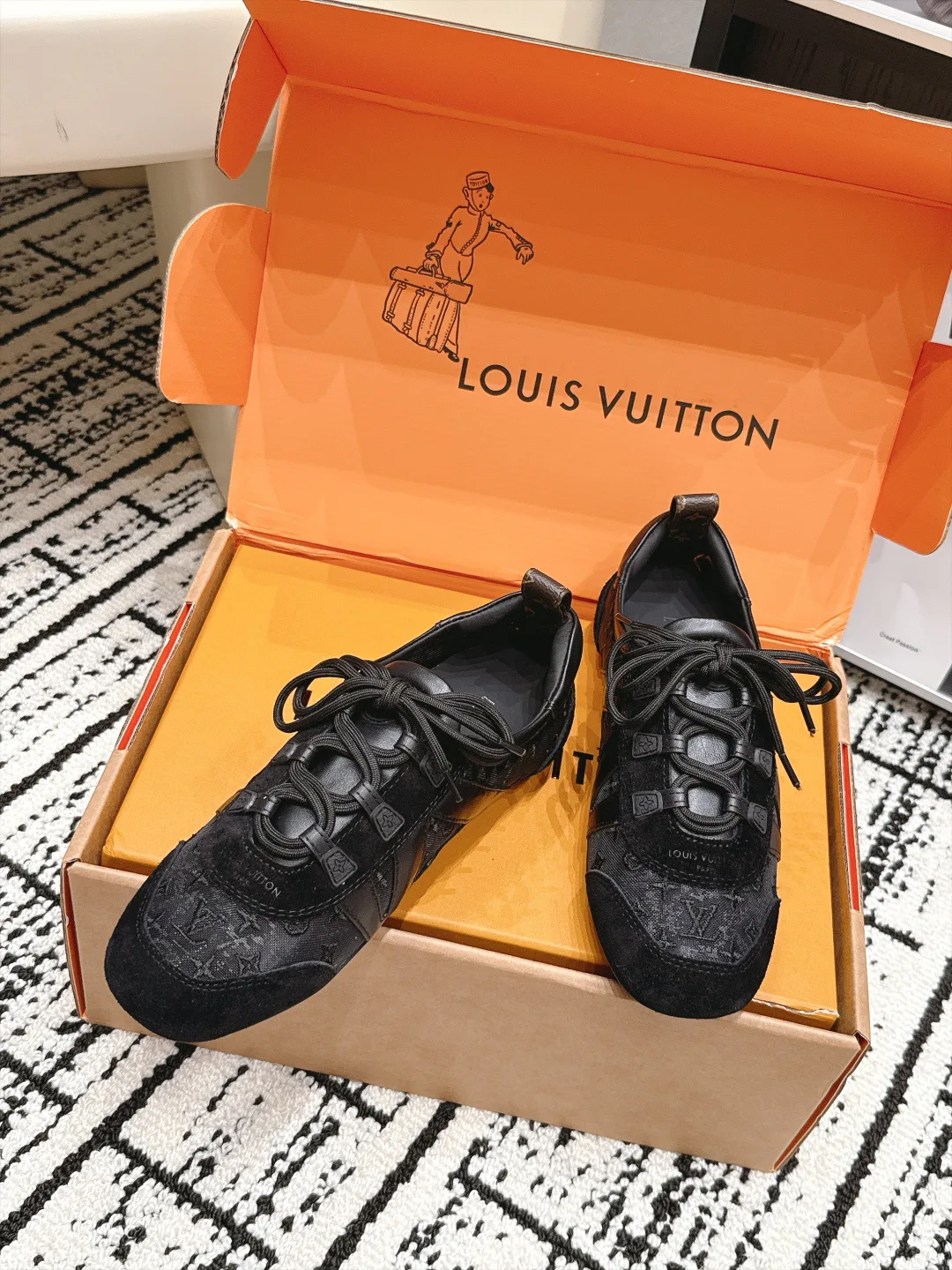 Women's Sneakers LOUIS VUITTON 17895118