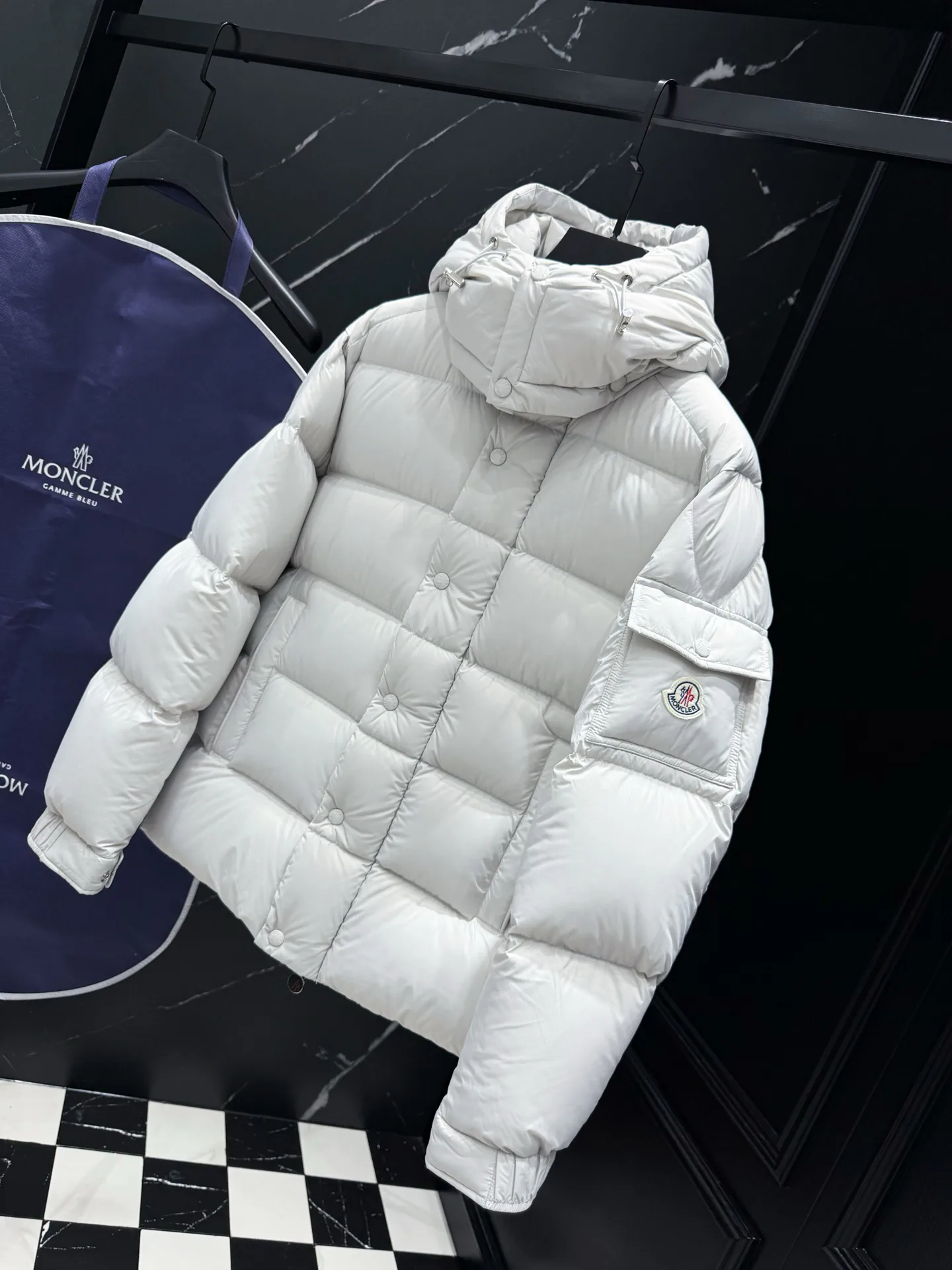 Women's Jackets And Down Jackets MONCLER 18035670