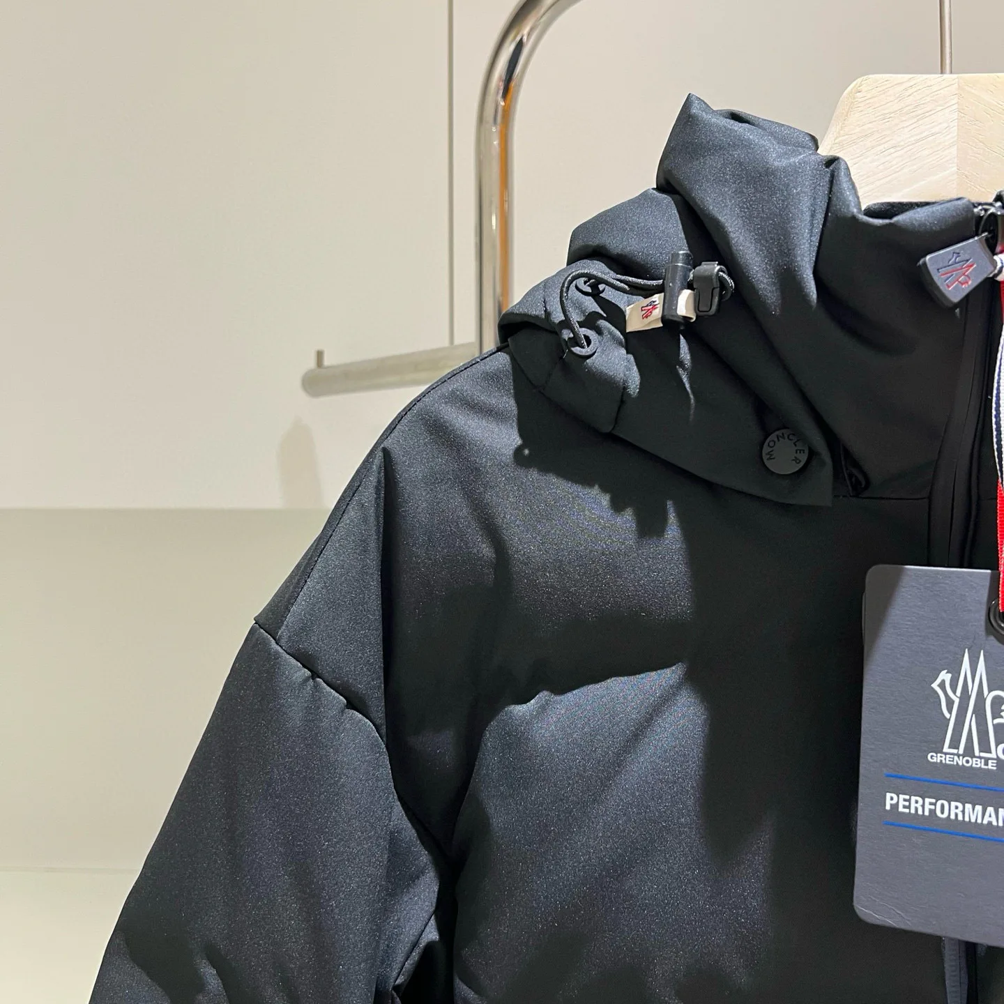 Women's Jackets And Down Jackets MONCLER 18336961