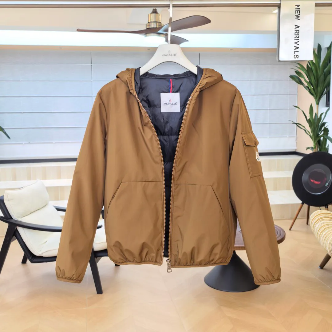Women's Jackets And Down Jackets MONCLER 18130371
