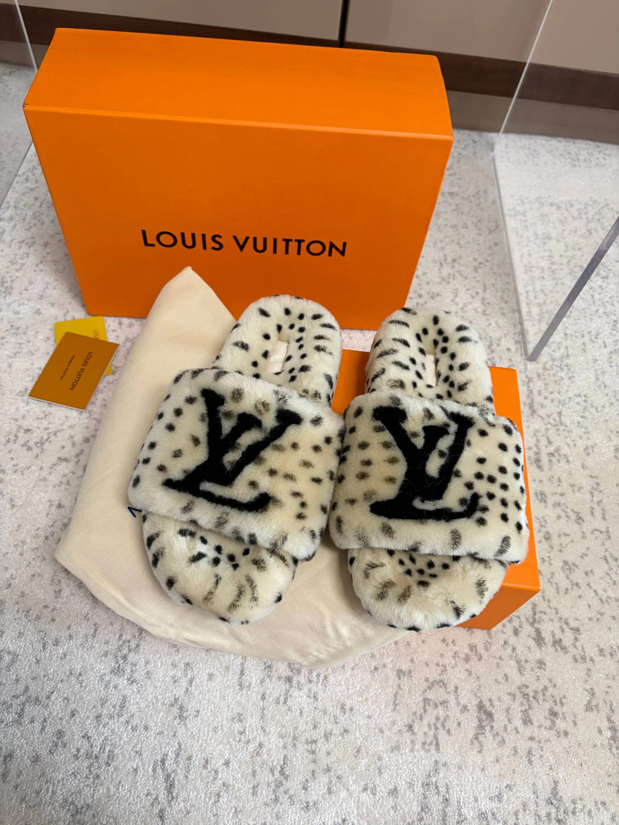 Women's Slippers LOUIS VUITTON 18436103