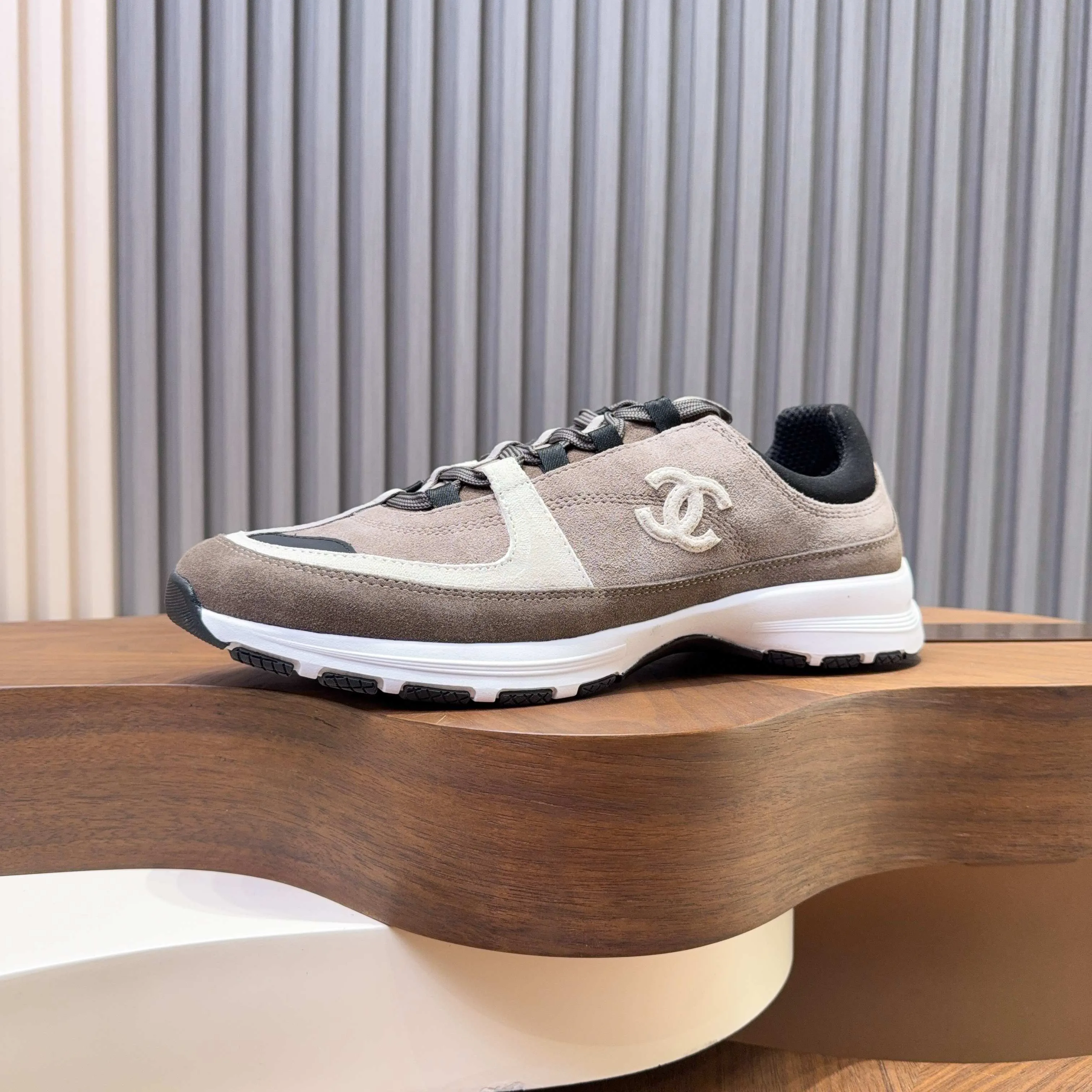Women's Sneakers CHANEL 17918716