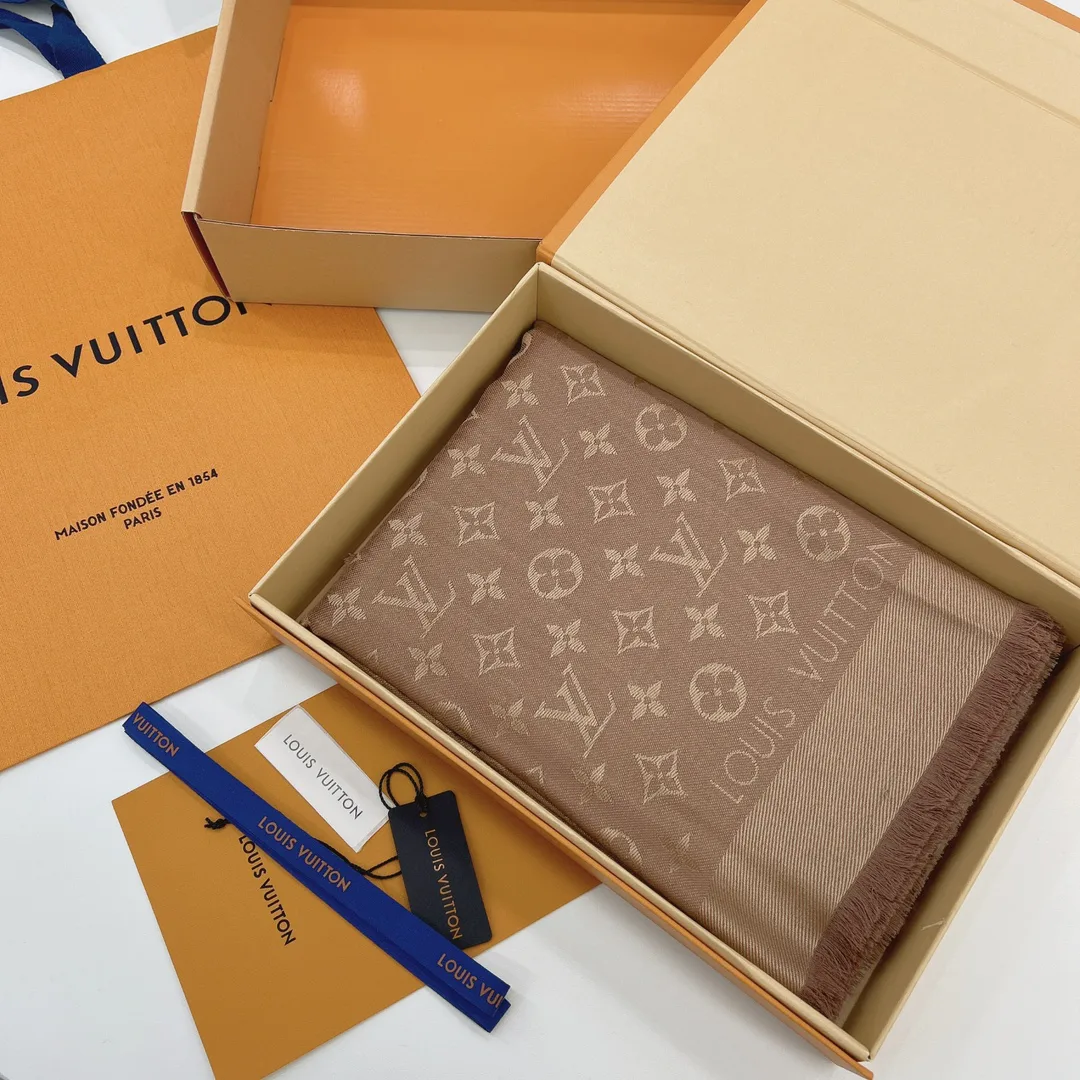 Scarves LOUIS VUITTON 18267593