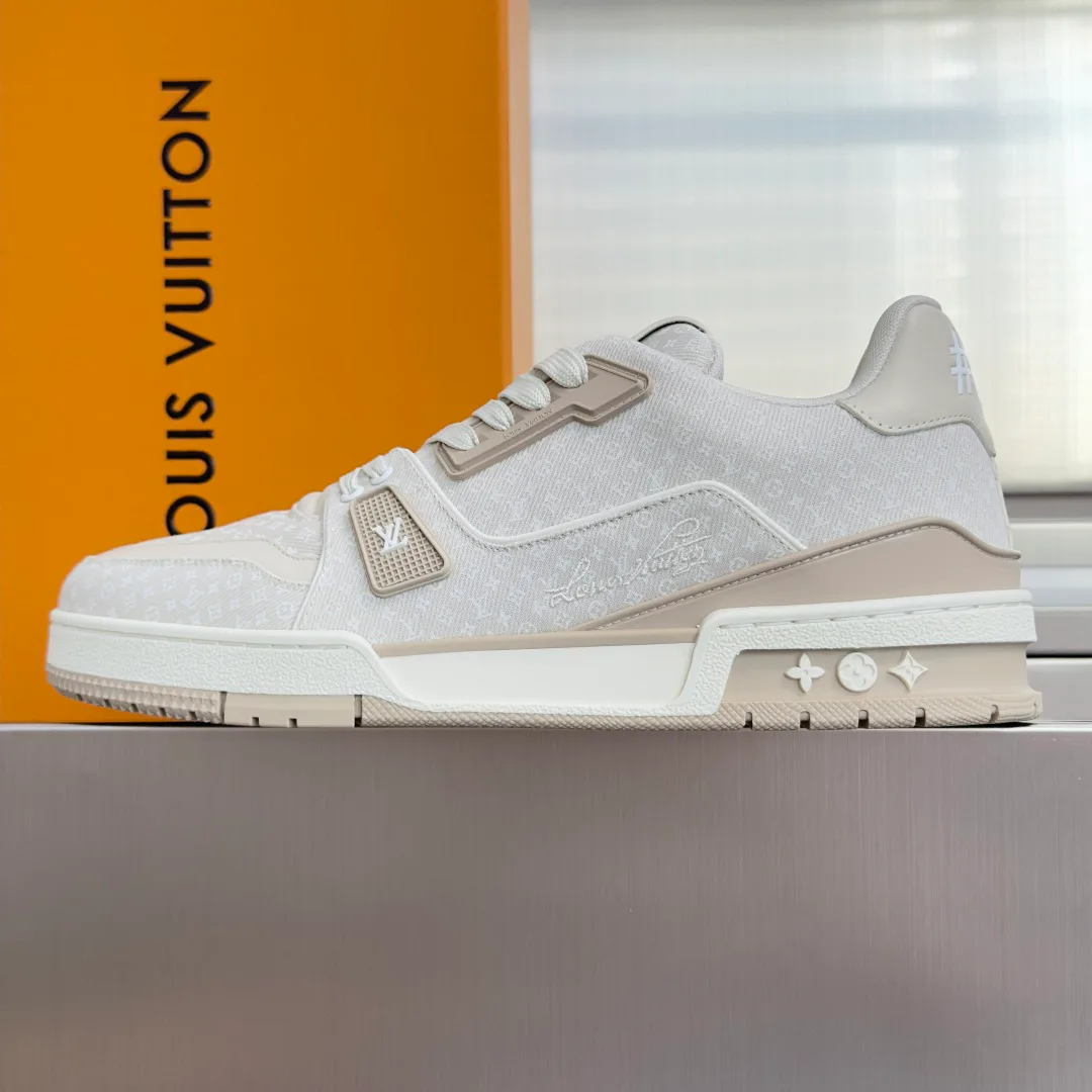 Women's Sneakers LOUIS VUITTON 18092949