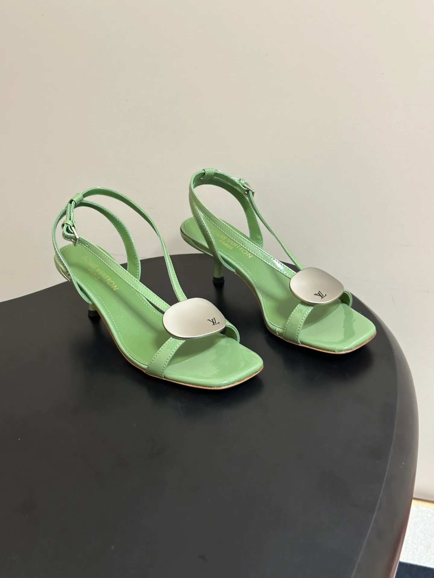 Women's Open-Toe Sandals LOUIS VUITTON 17768200