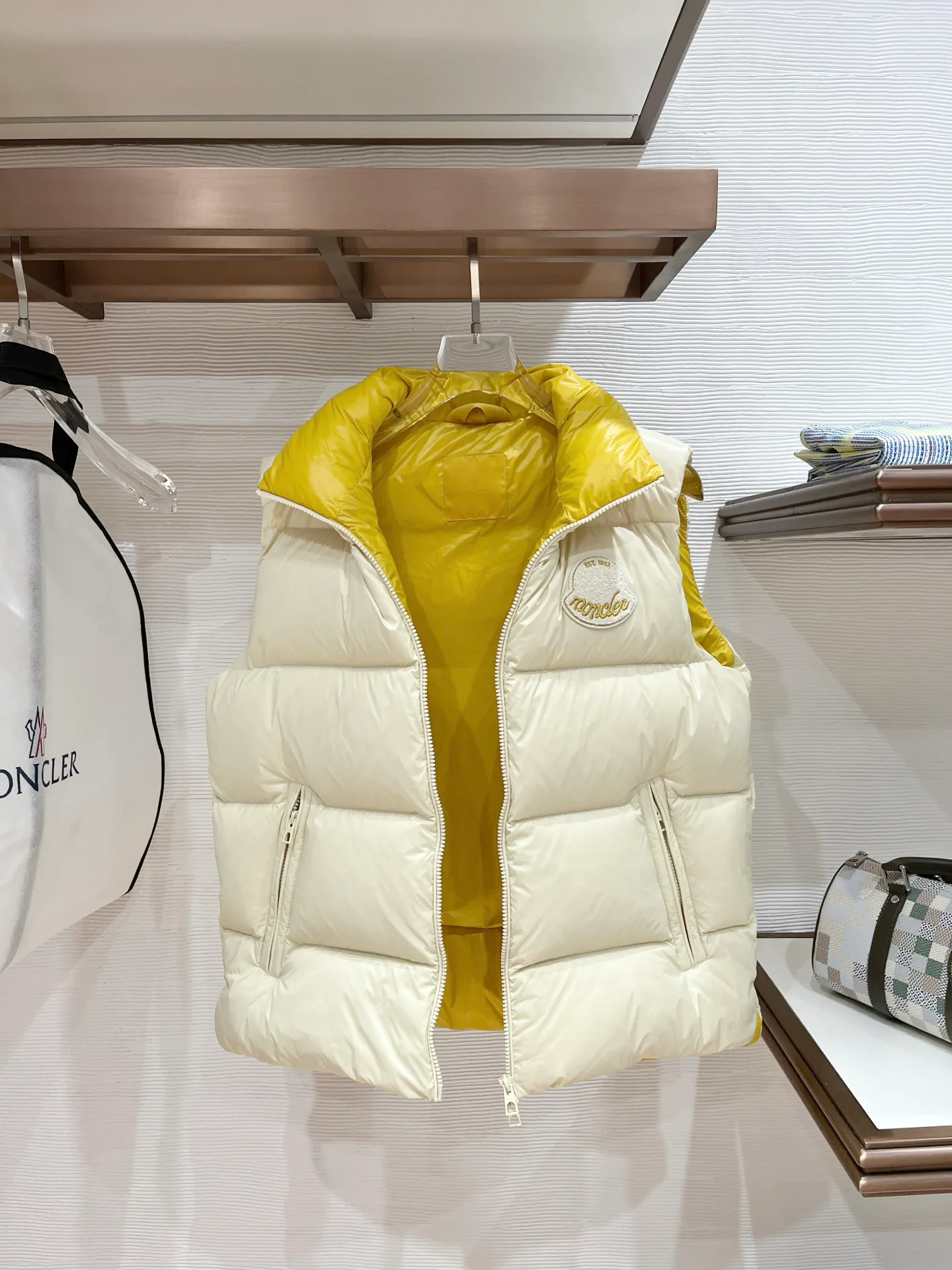 Жилеты Мужские Moncler 18639721
