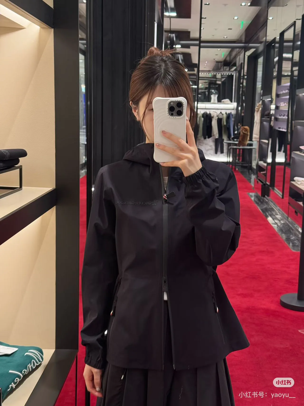 Women's Jackets And Down Jackets MONCLER 18501652