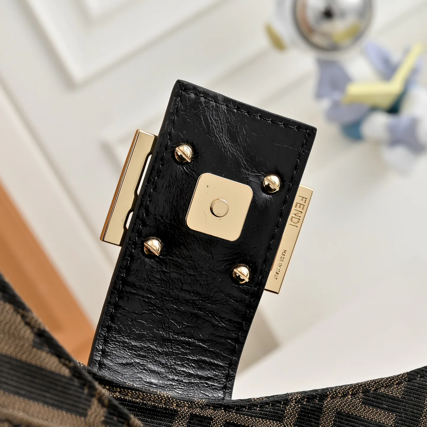 Классические Сумки Женские Fendi 18676175