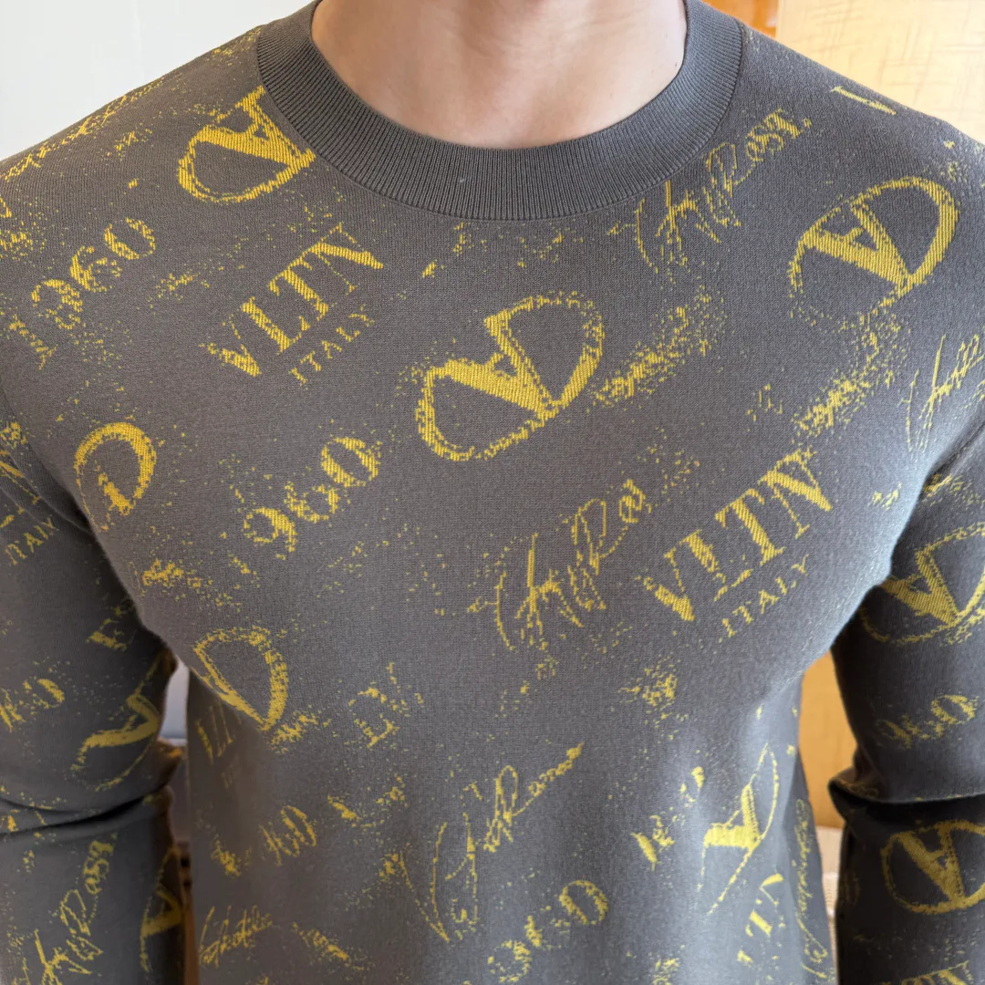 Men's Jumpers And Sweaters VALENTINO 17900372