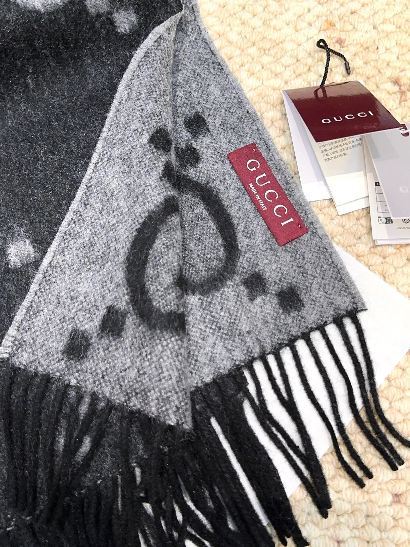 Scarves GUCCI 18105423