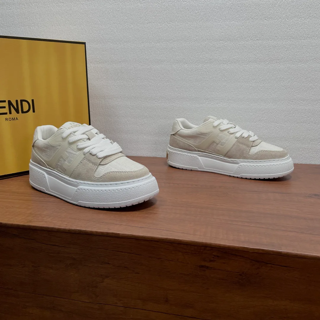 Кроссовки Женские Fendi 18626499