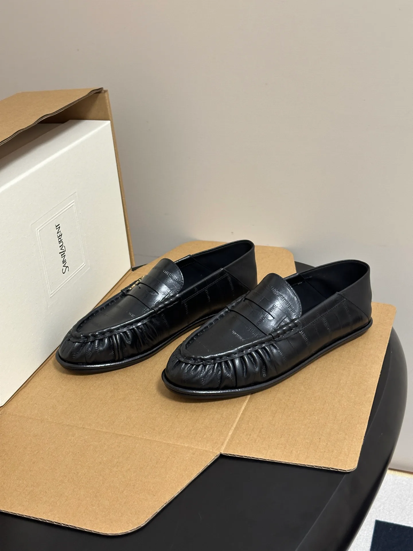 Women's Loafers And Moccasins SAINT LAURENT 18049116