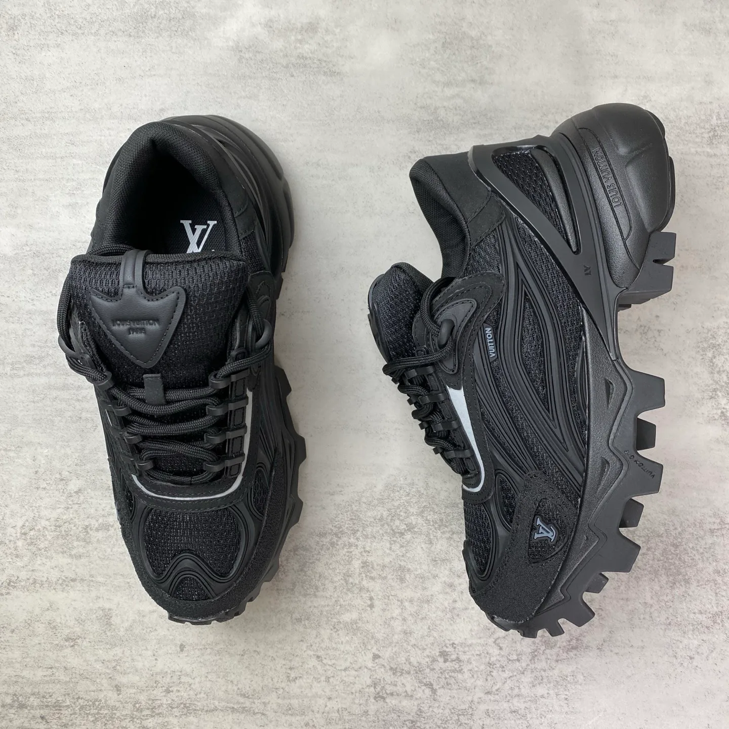 Women's Sneakers LOUIS VUITTON 18039583