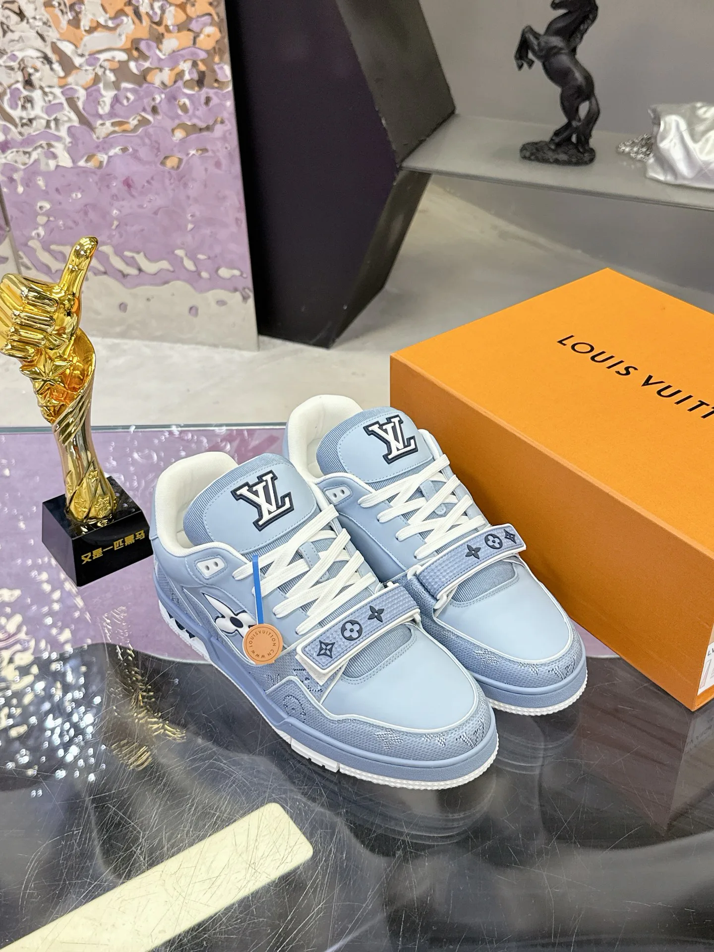 Men's Sneakers LOUIS VUITTON 17740577