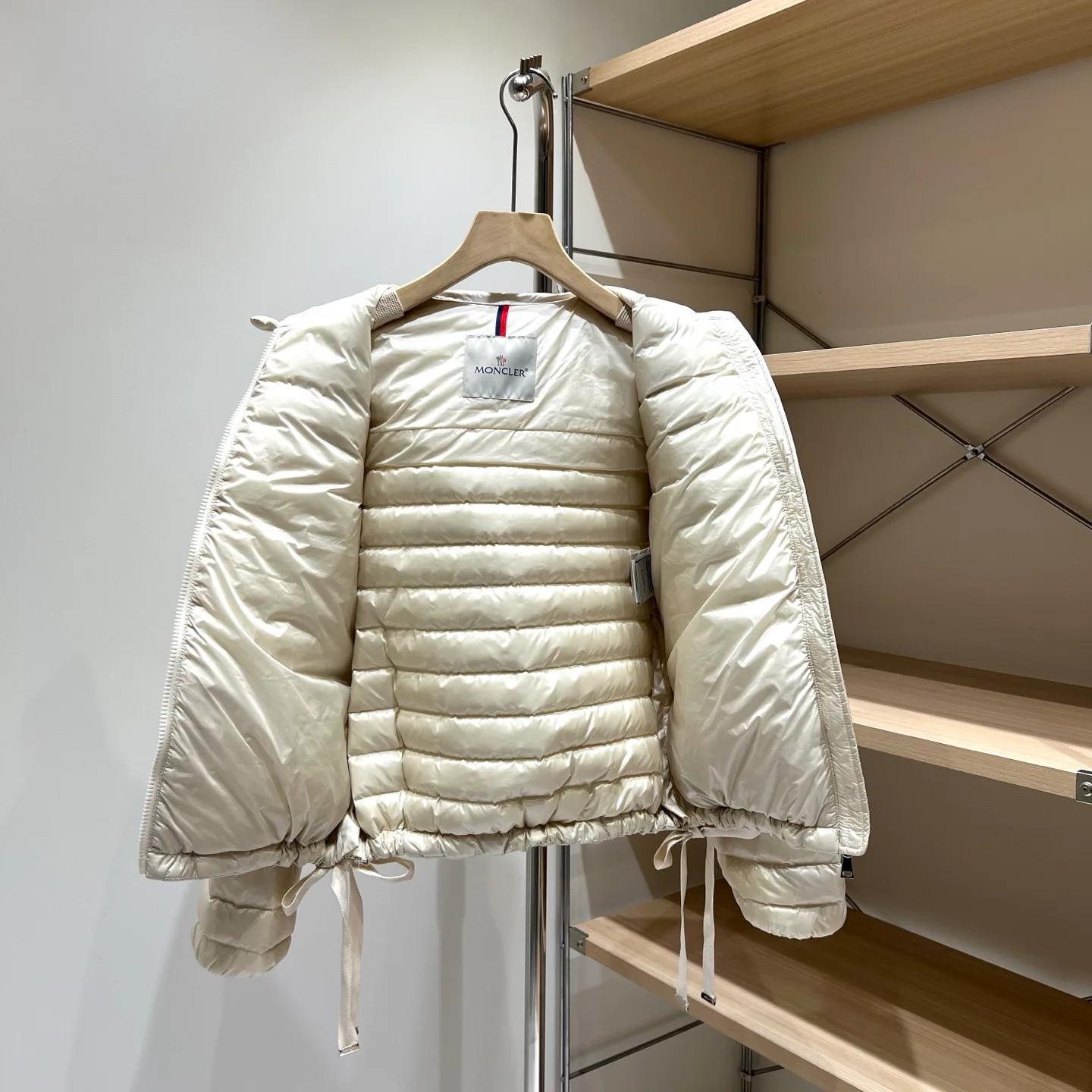 Women's Jackets And Down Jackets MONCLER 17812071