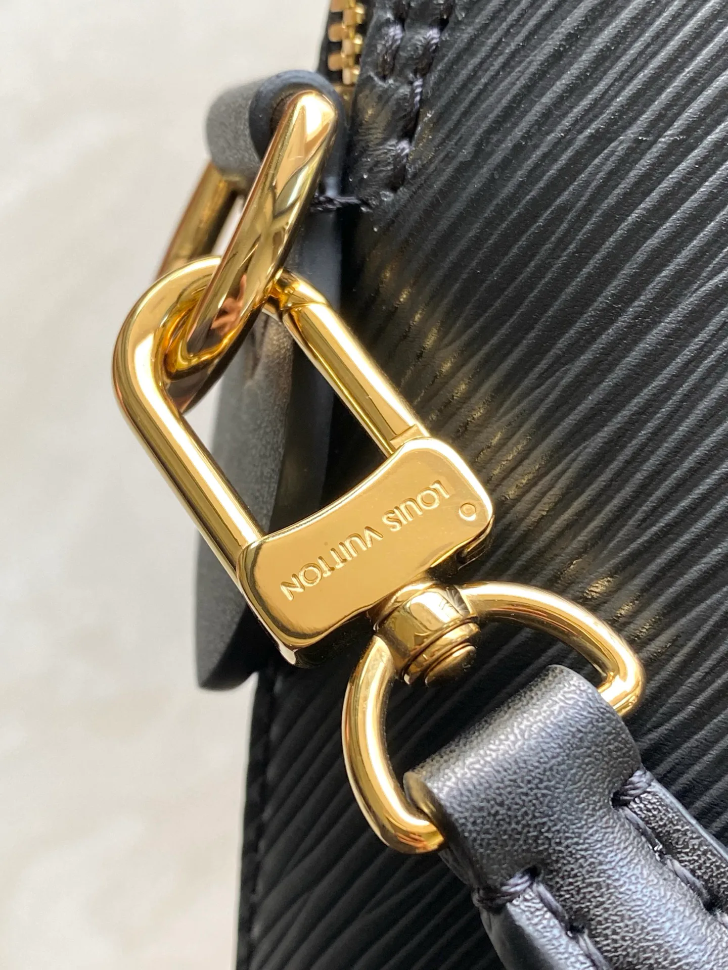 Women's Classic Handbags LOUIS VUITTON 18491320