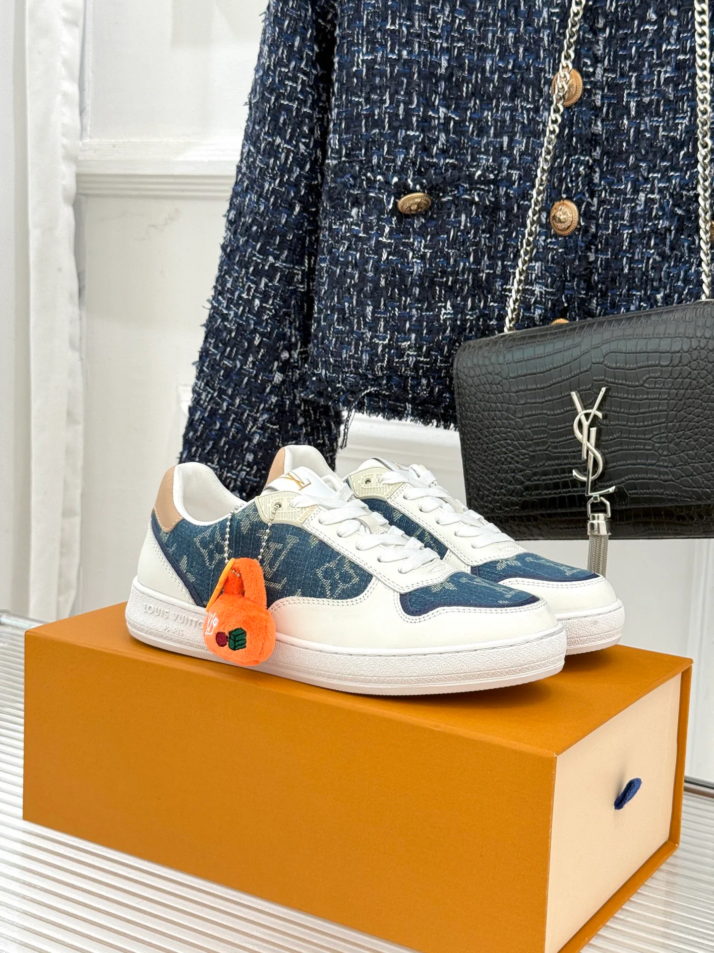 Women's Sneakers LOUIS VUITTON 18036321