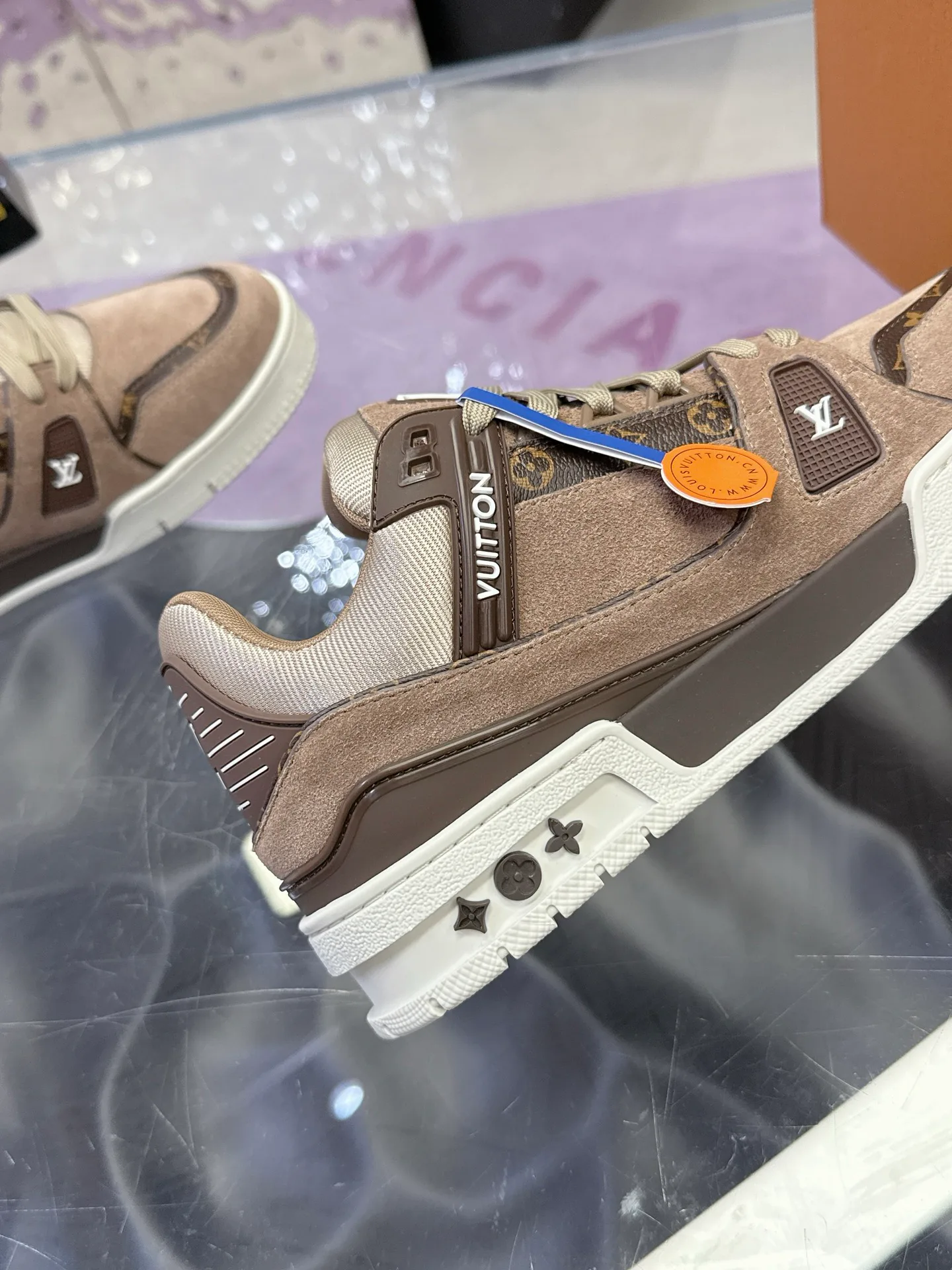 Women's Sneakers LOUIS VUITTON 17530416