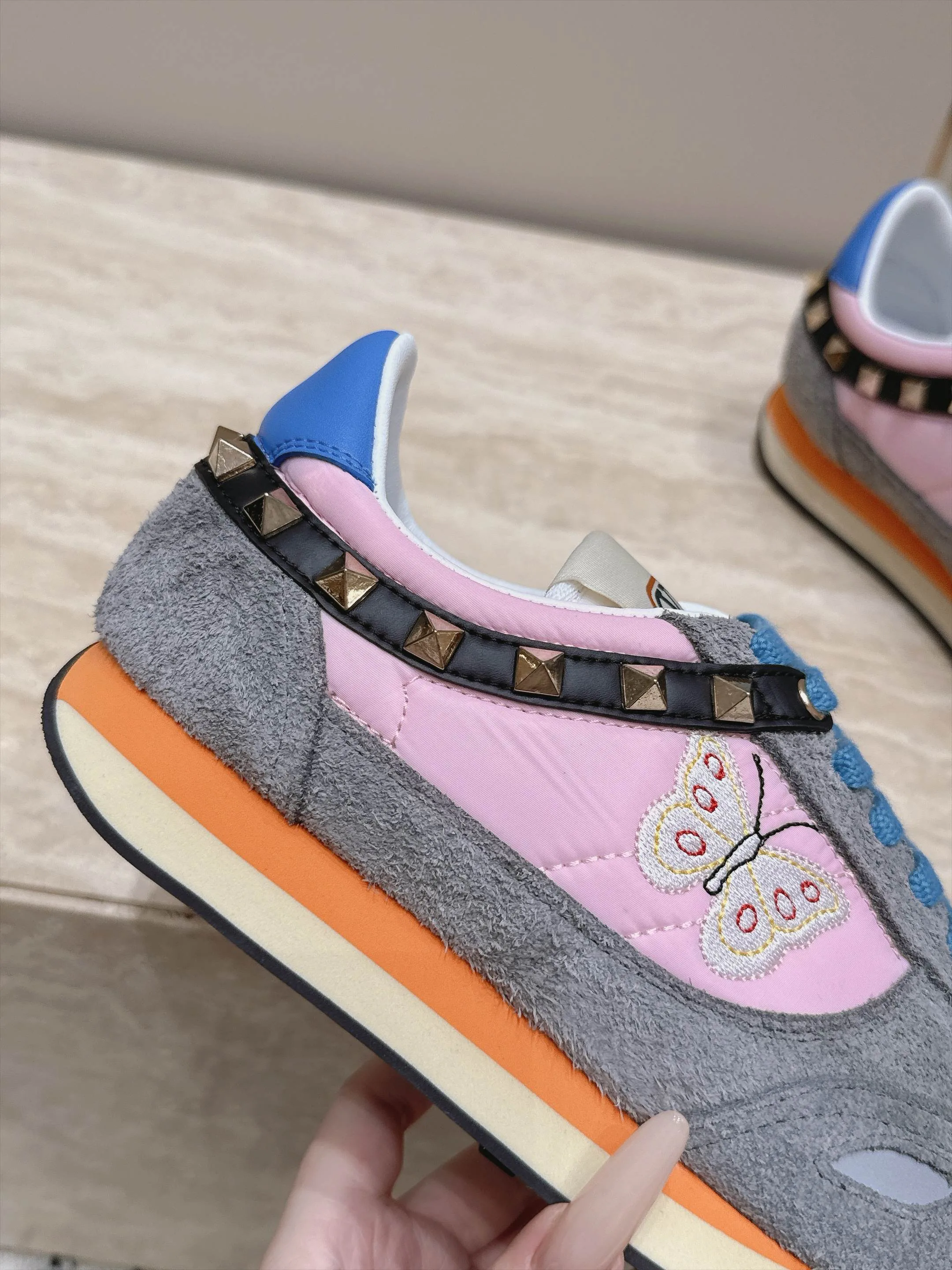 Women's Sneakers VALENTINO 17876581