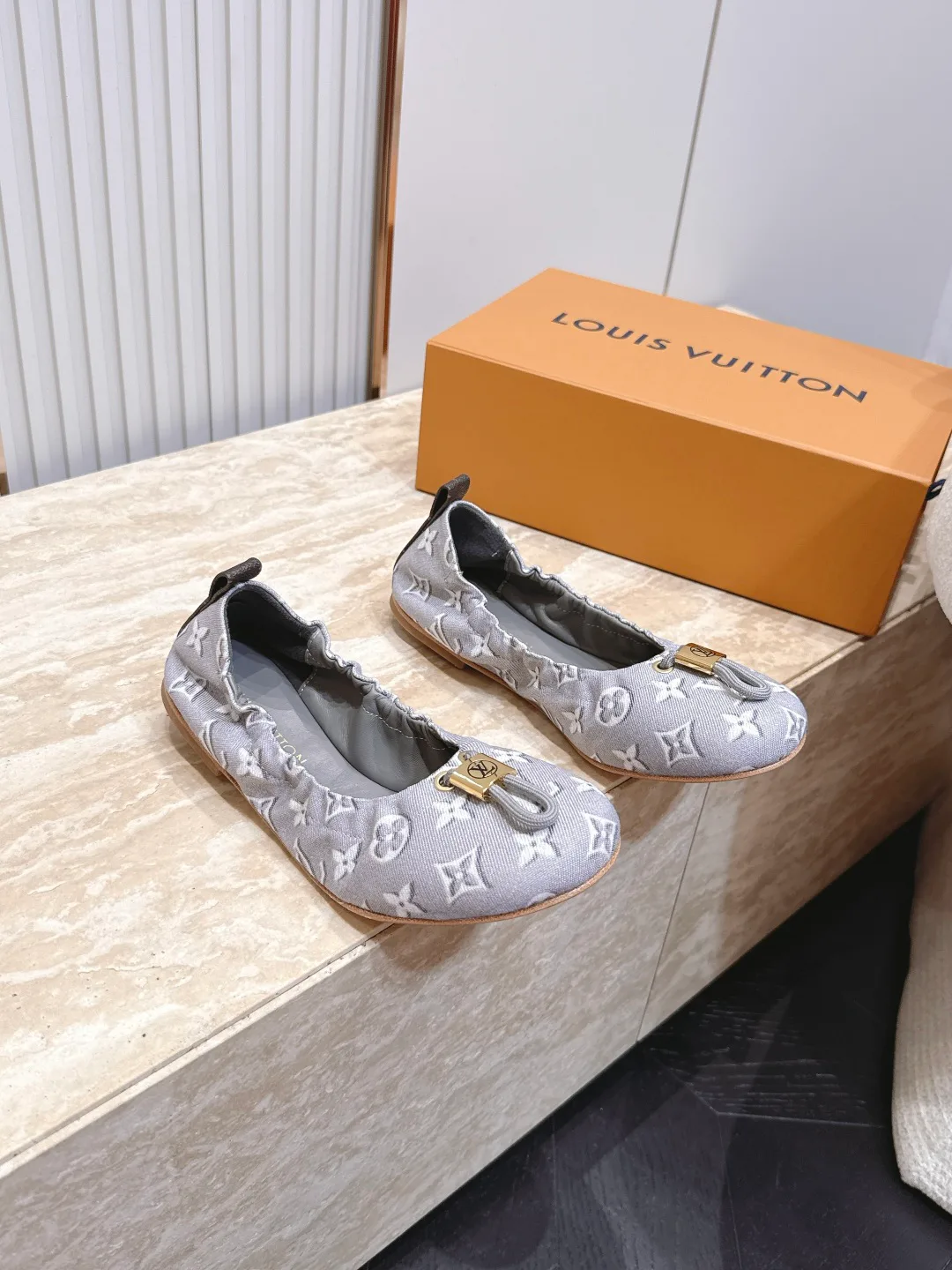 Women's Ballet Flats LOUIS VUITTON 17178357