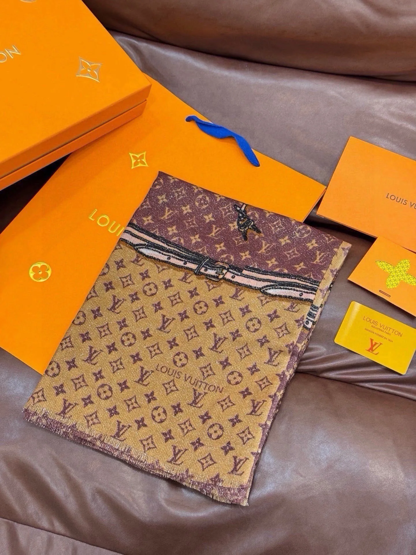 Scarves LOUIS VUITTON 17673158