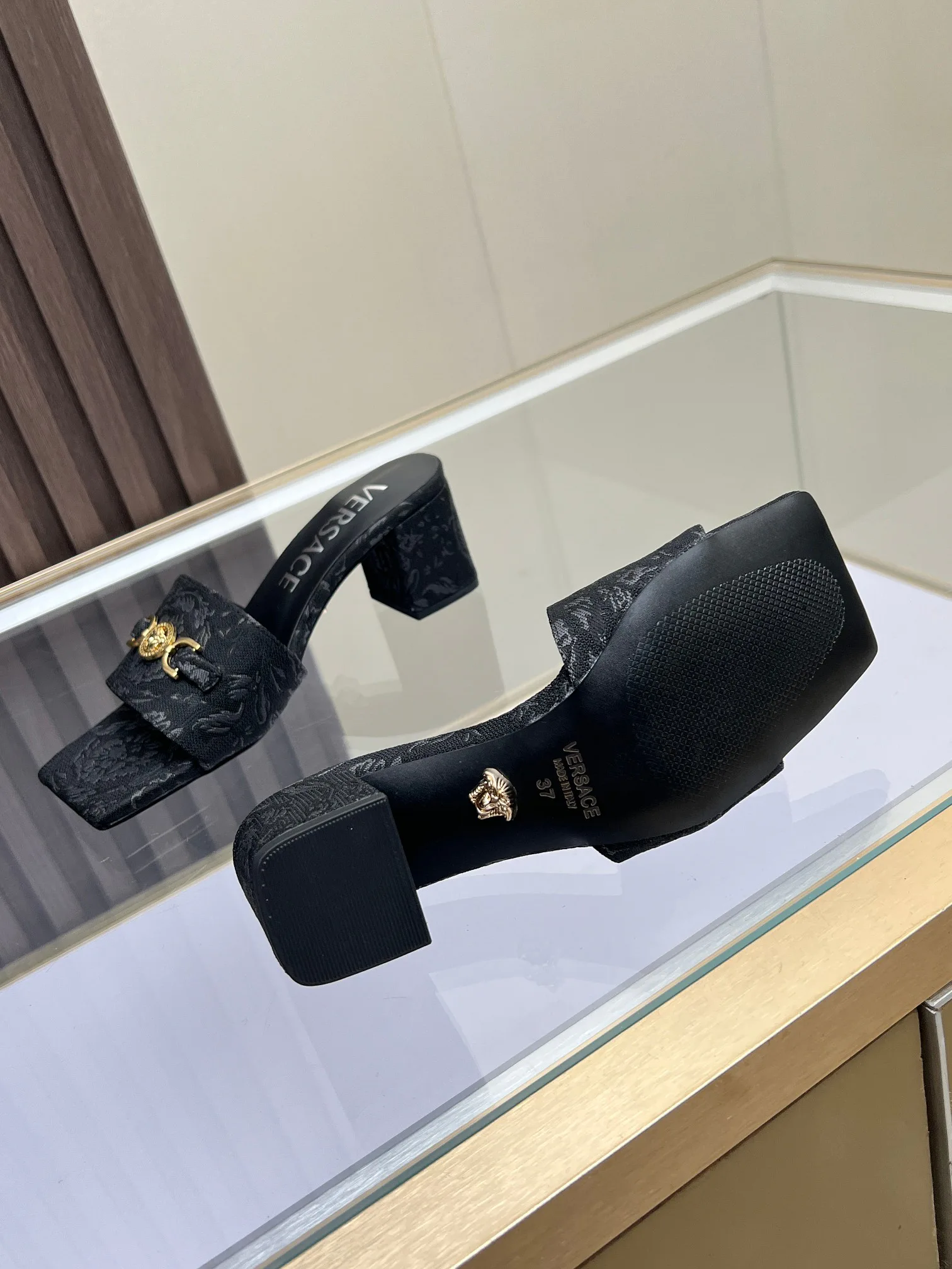 Women's Open-Toe Sandals VERSACE 18198224