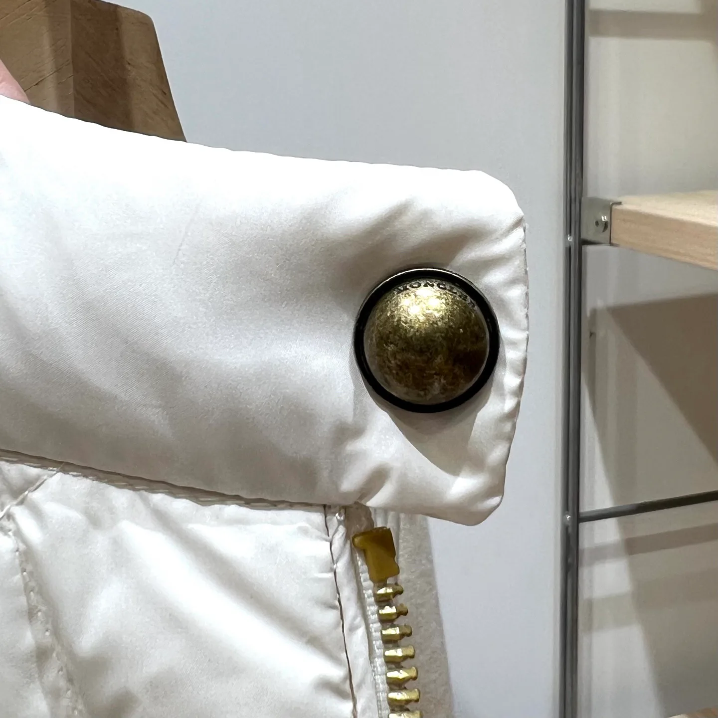 Women's Jackets And Down Jackets MONCLER 18106076