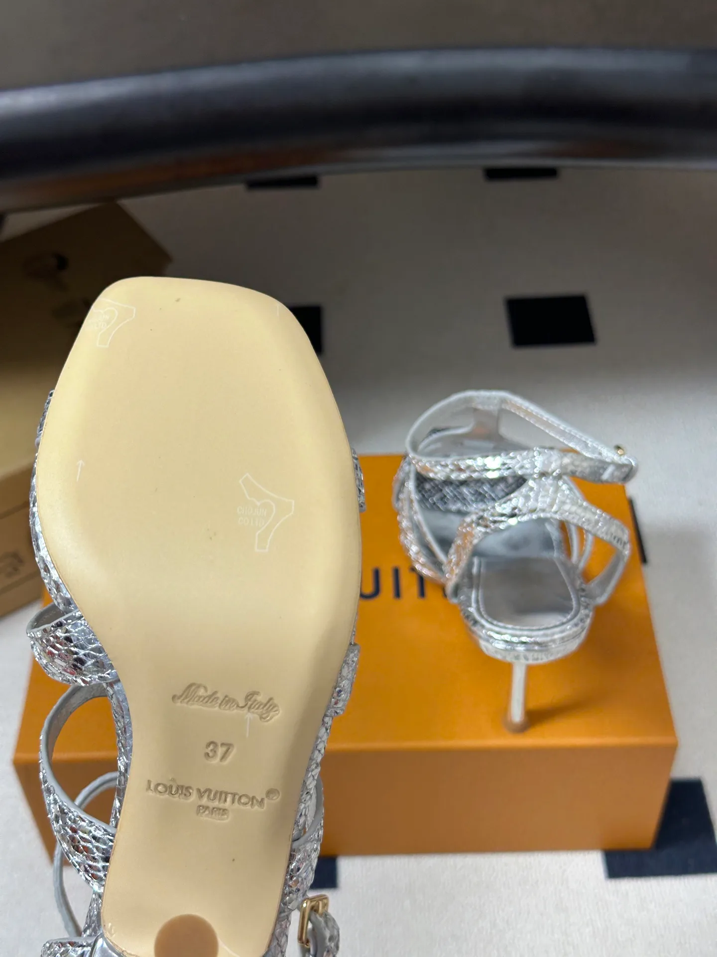 Women's Open-Toe Sandals LOUIS VUITTON 17768206