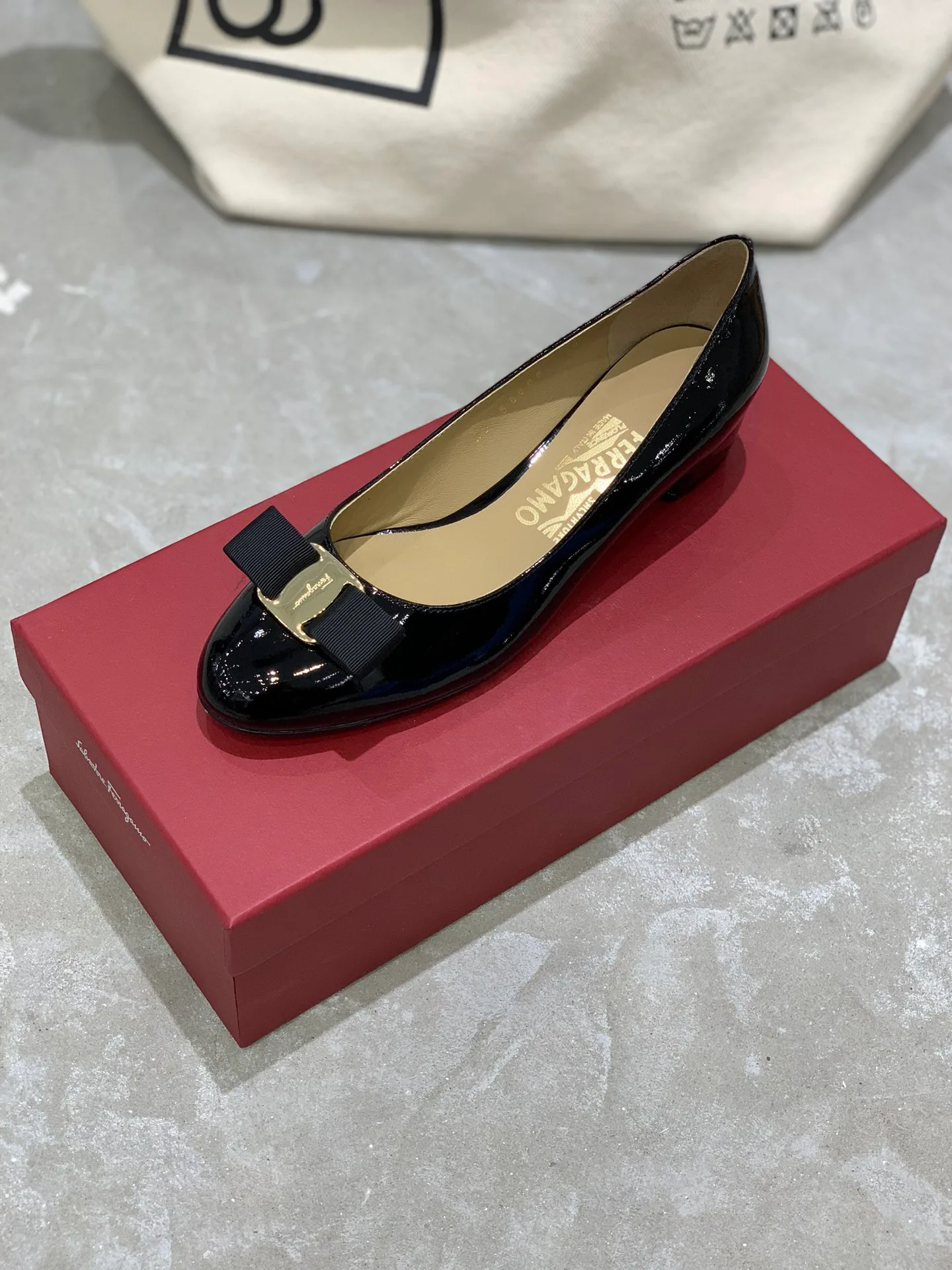 Women's Ballet Flats SALVATORE FERRAGAMO 18340668