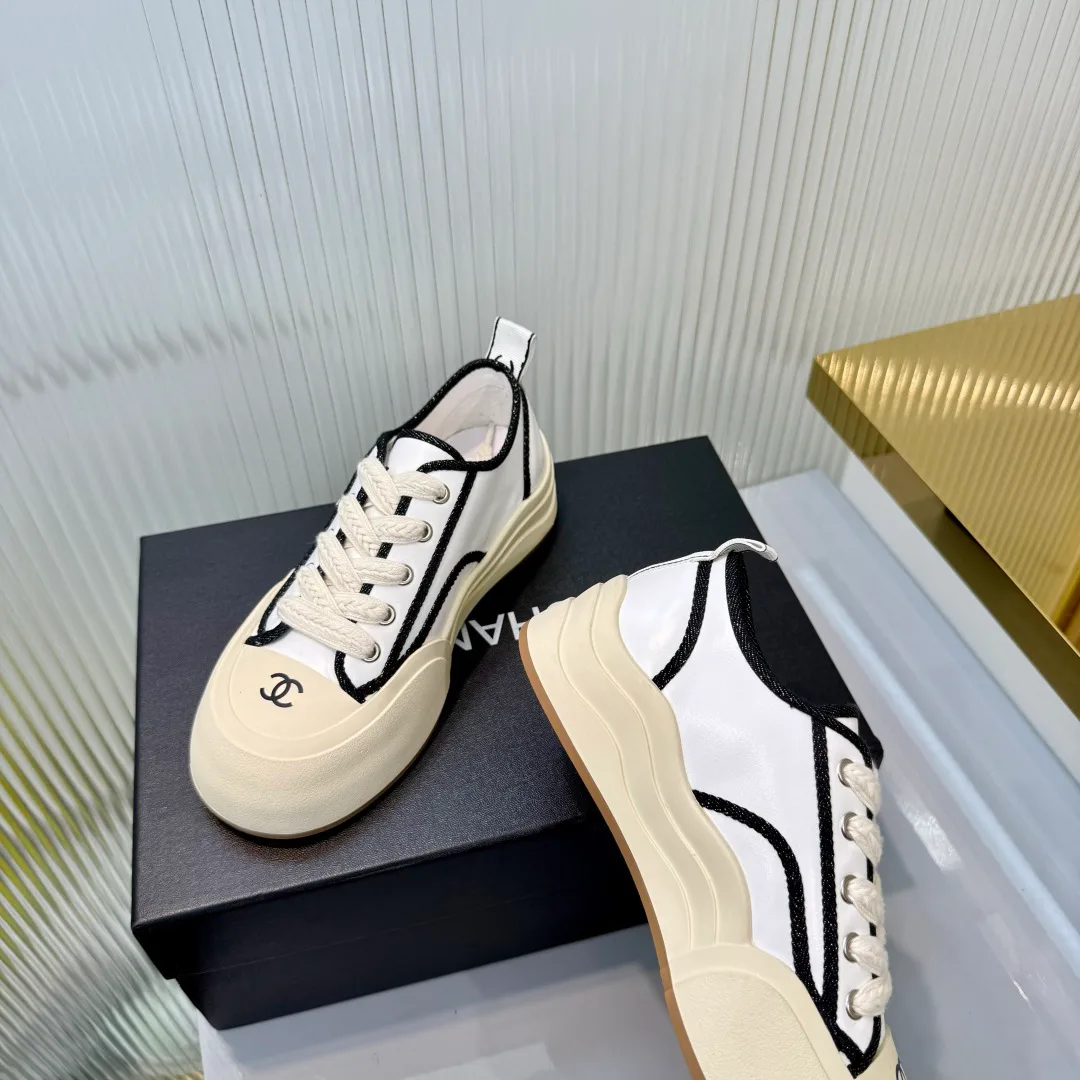 Women's Sneakers CHANEL 18366984