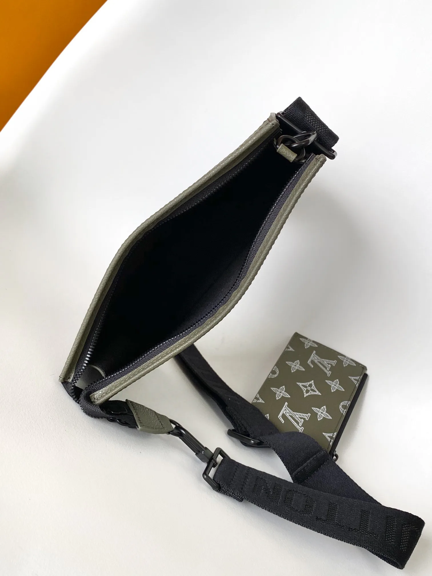 Women's Shoulder Bags LOUIS VUITTON 17904108