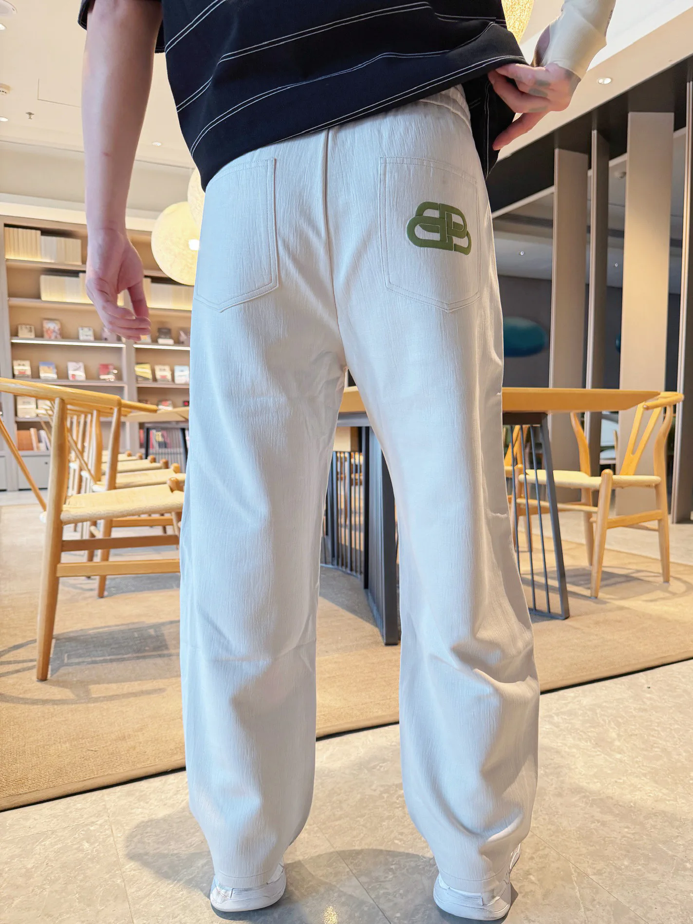 Men's Trousers BALENCIAGA 18345714