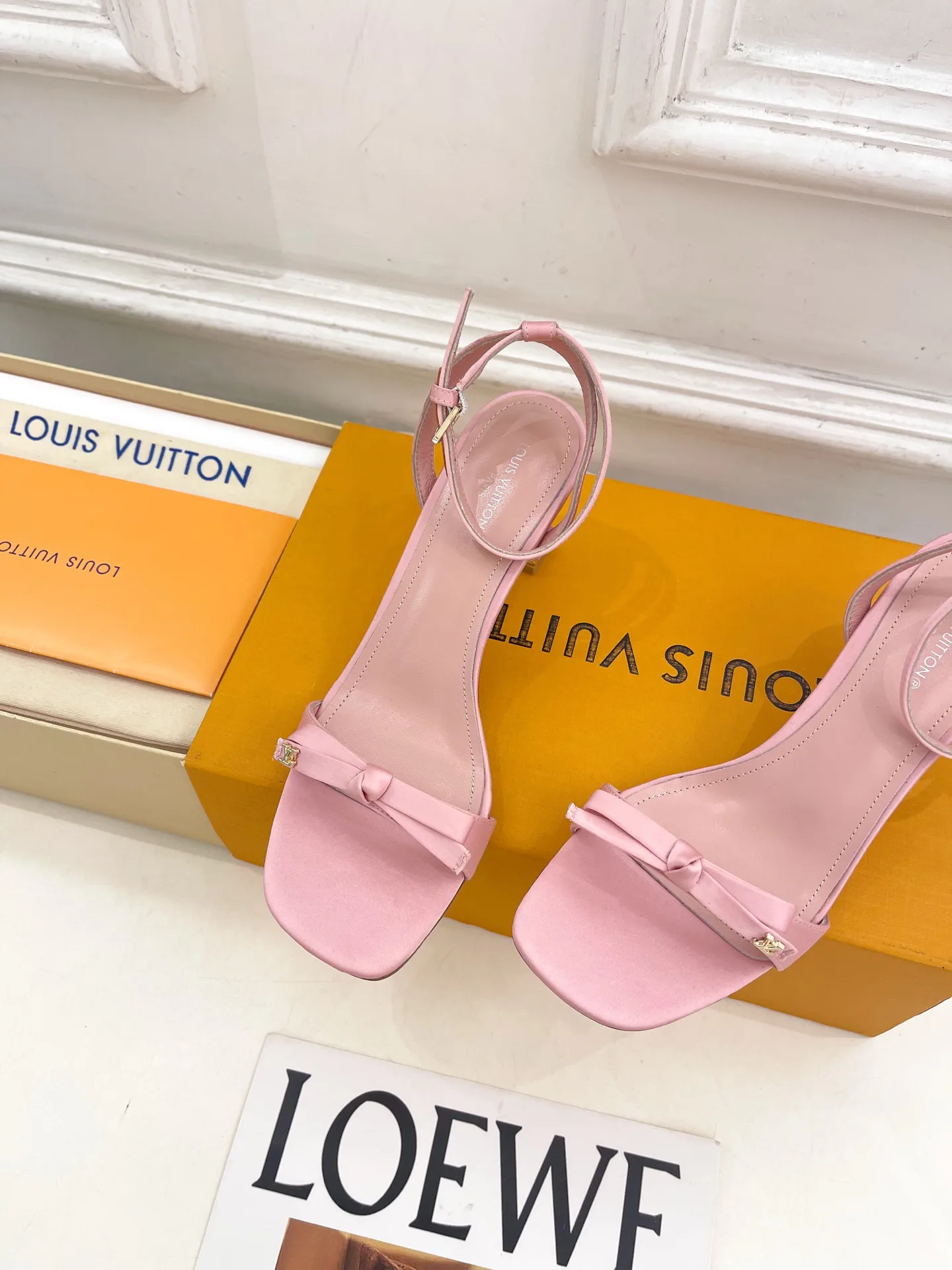 Women's Open-Toe Sandals LOUIS VUITTON 18034969