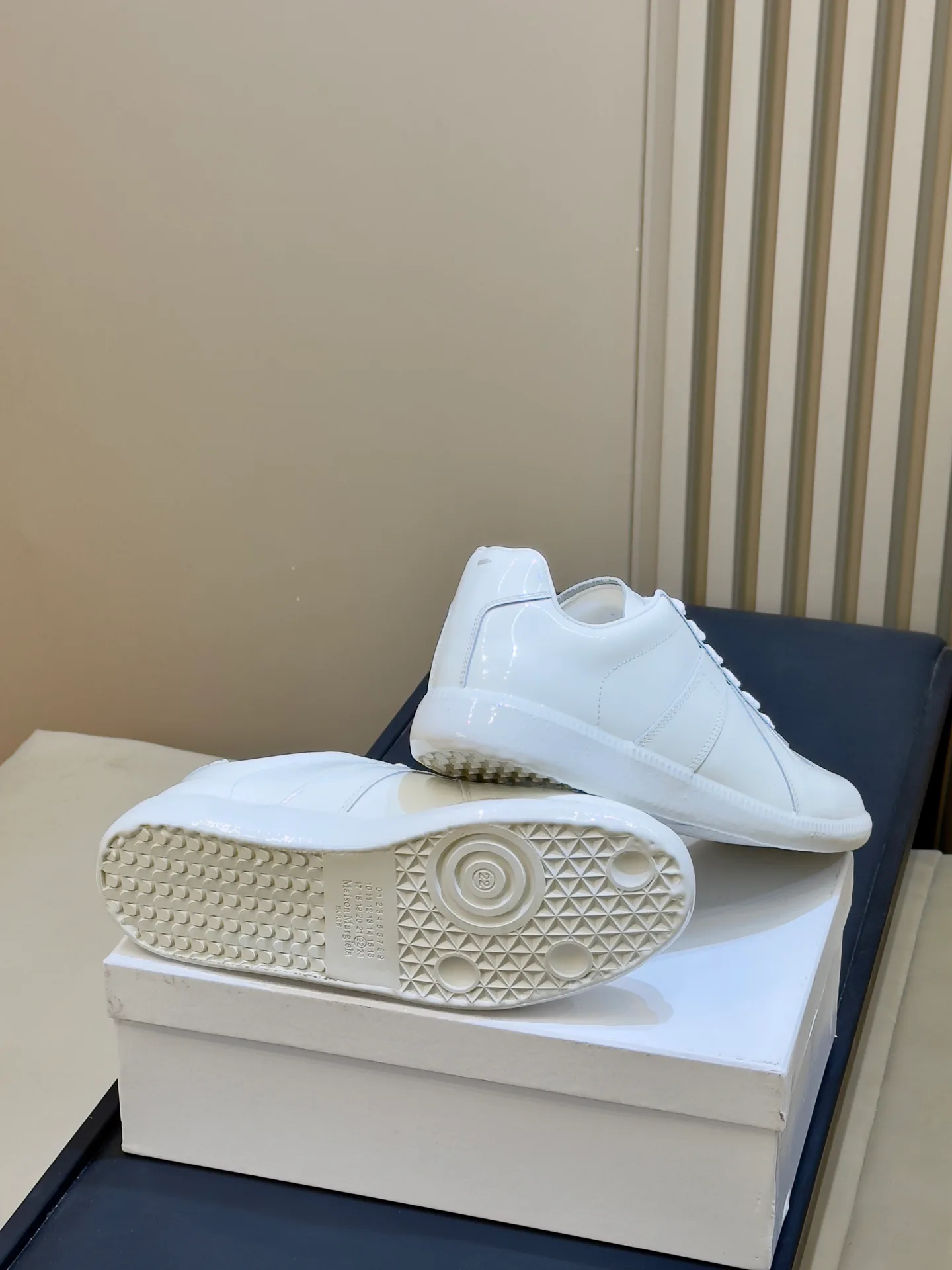 Women's Sneakers MAISON MARGIELA 18073435
