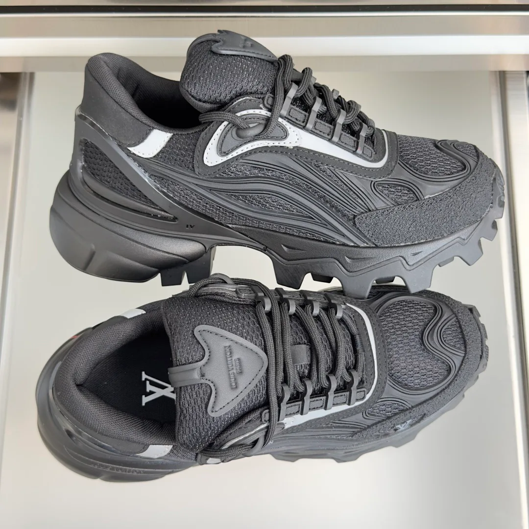 Women's Sneakers LOUIS VUITTON 17950389