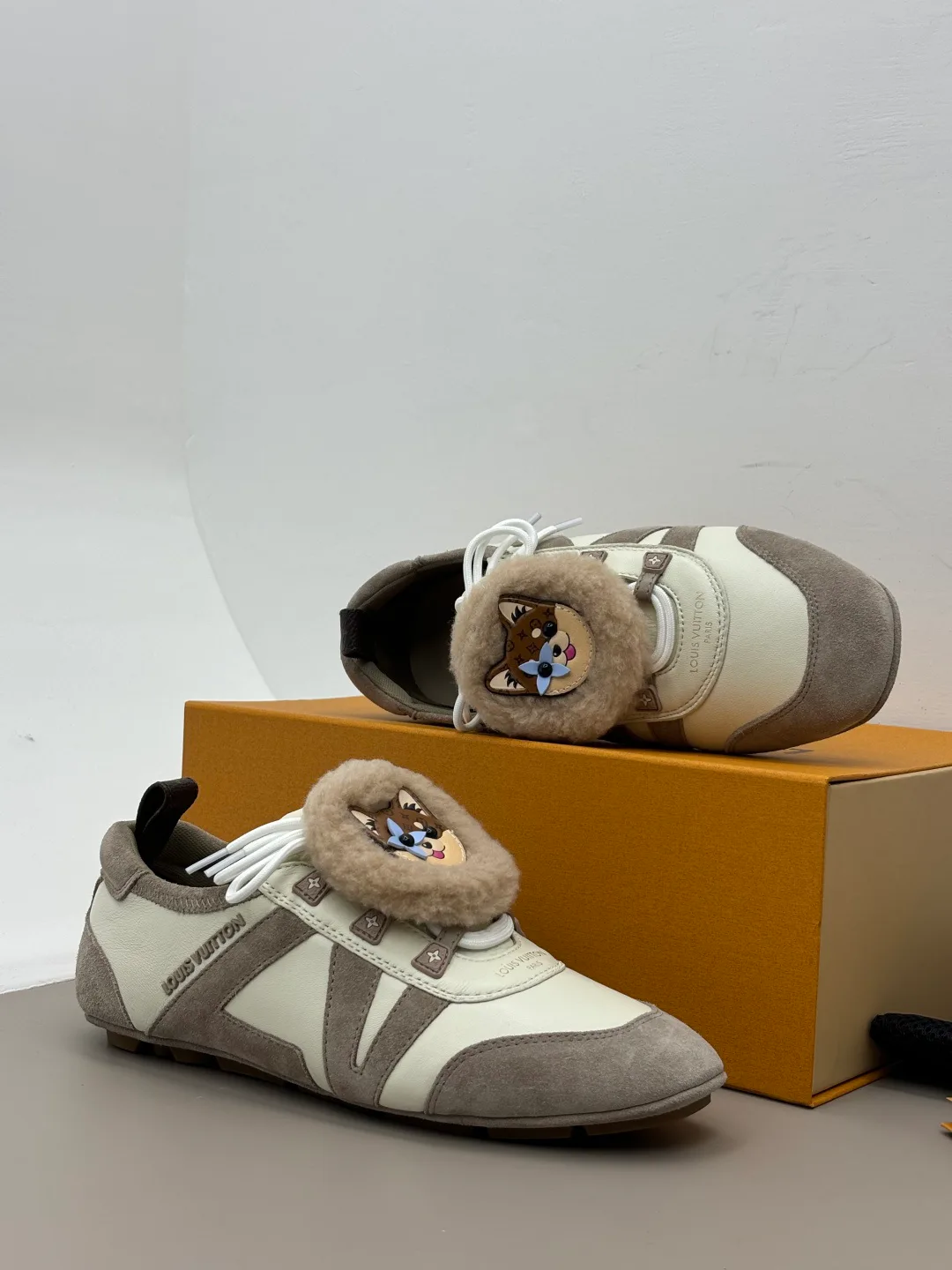 Women's Sneakers LOUIS VUITTON 18006206