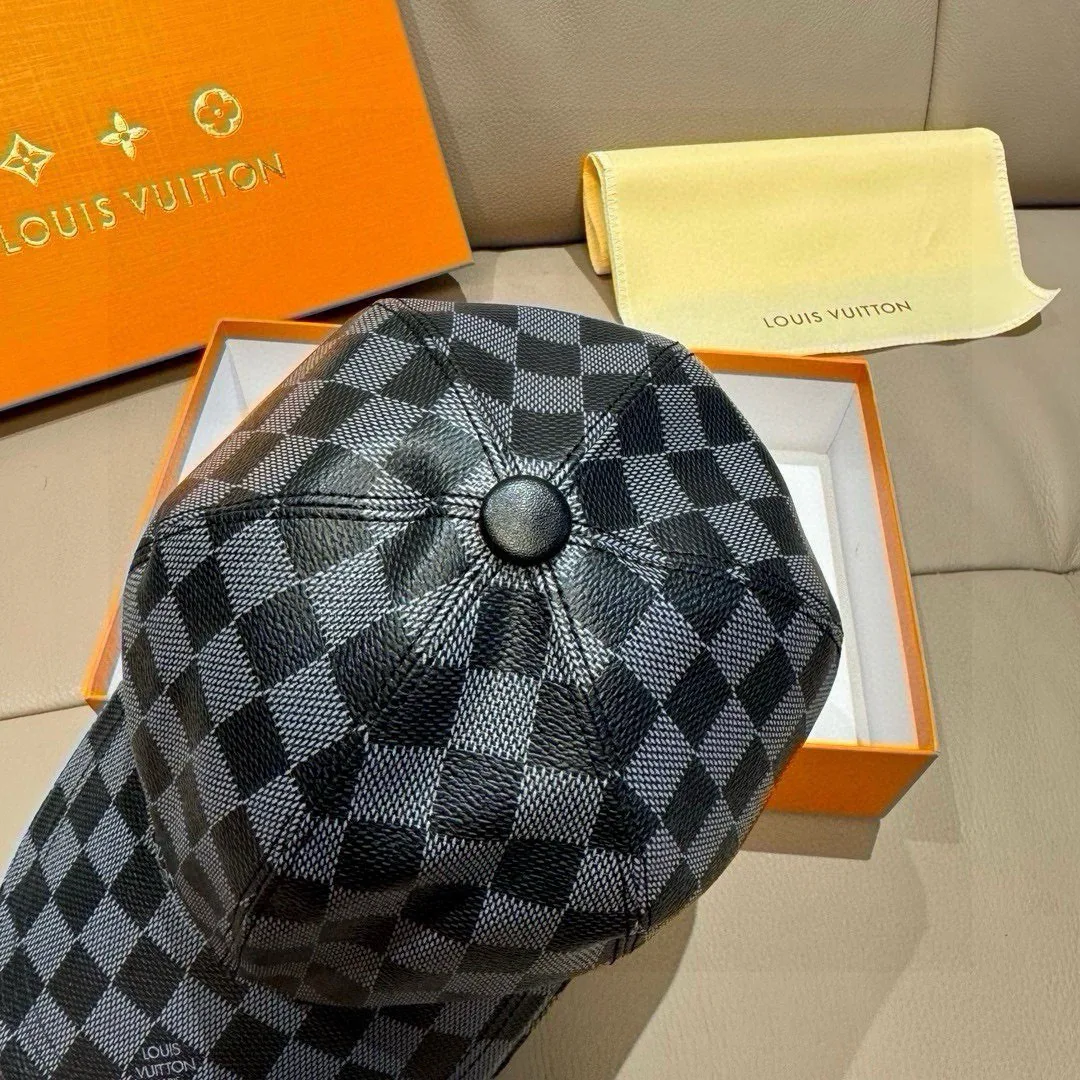 Hats LOUIS VUITTON 18105225