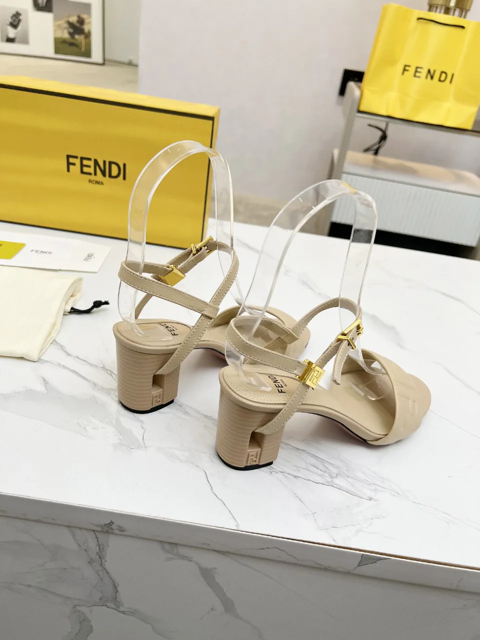 Women's Open-Toe Sandals FENDI 17366608