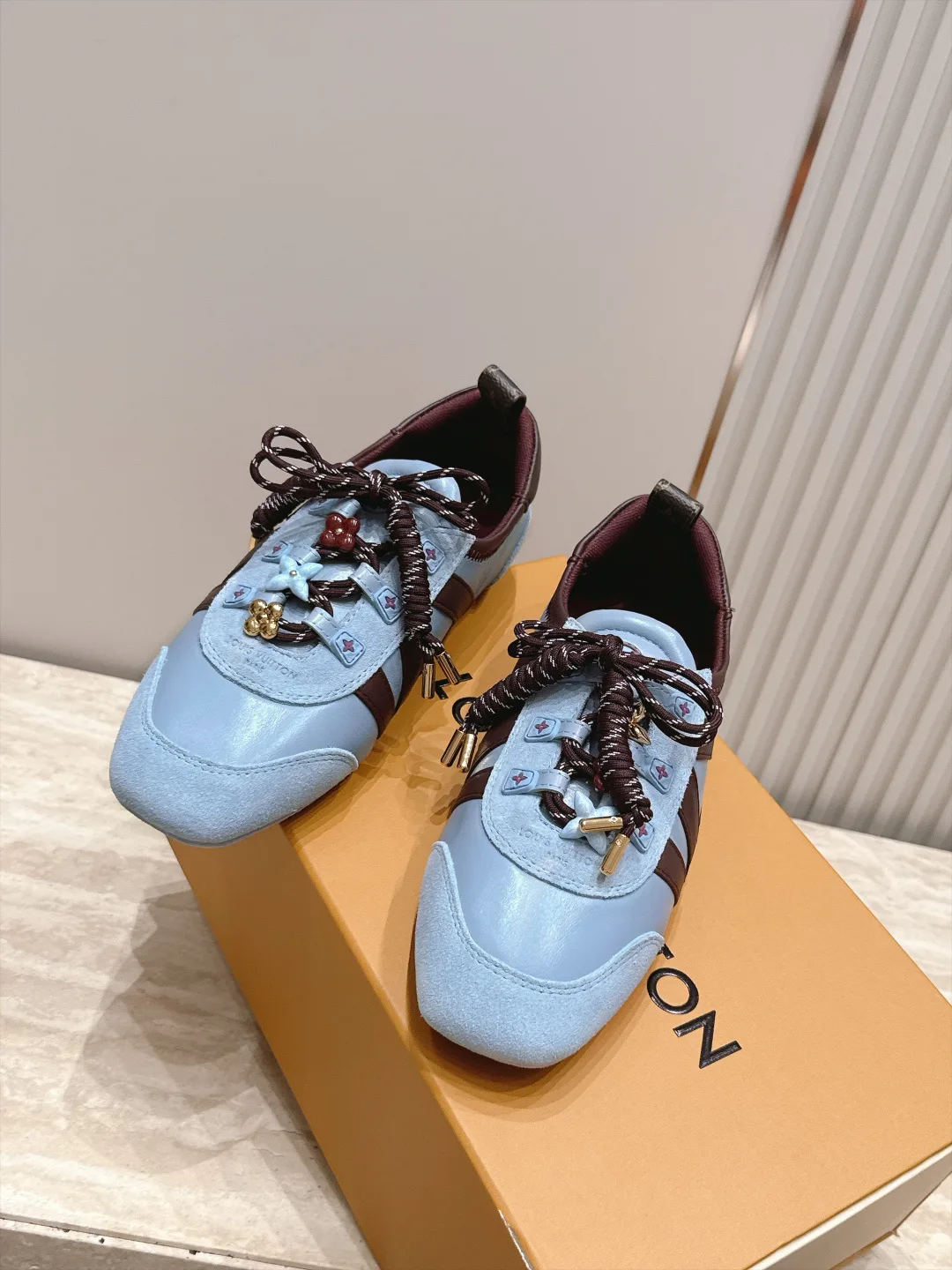 Women's Sneakers LOUIS VUITTON 18091986