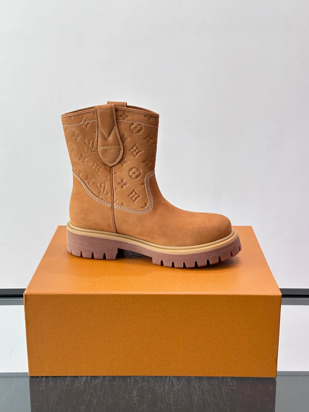 Men's Ankle Boots LOUIS VUITTON 18102786