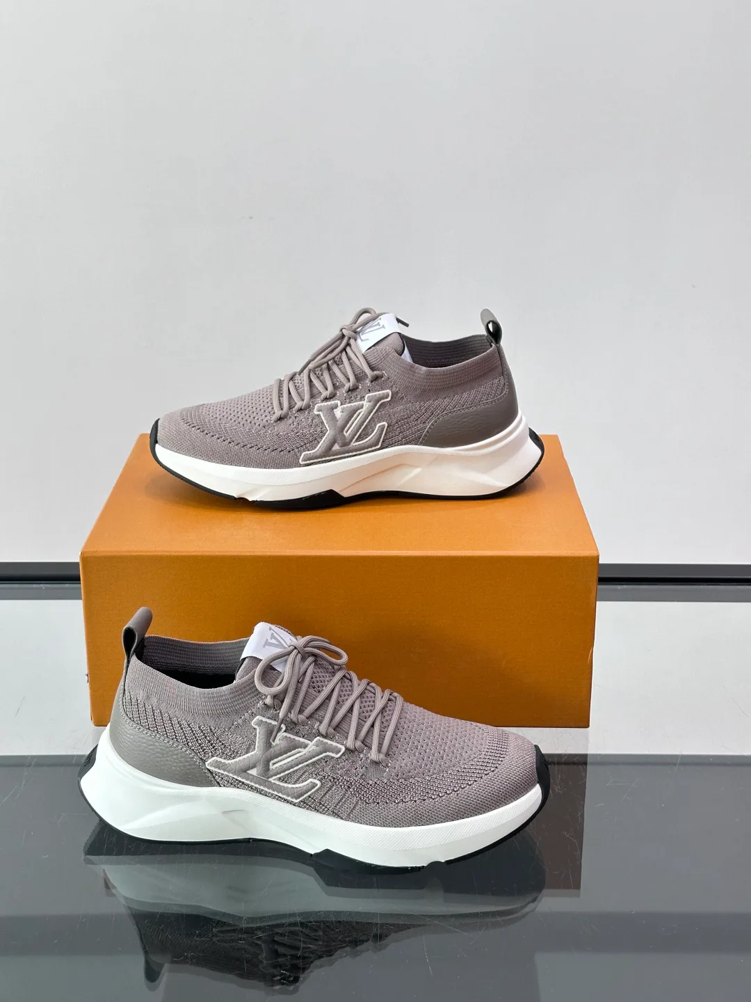Men's Sneakers LOUIS VUITTON 18102388