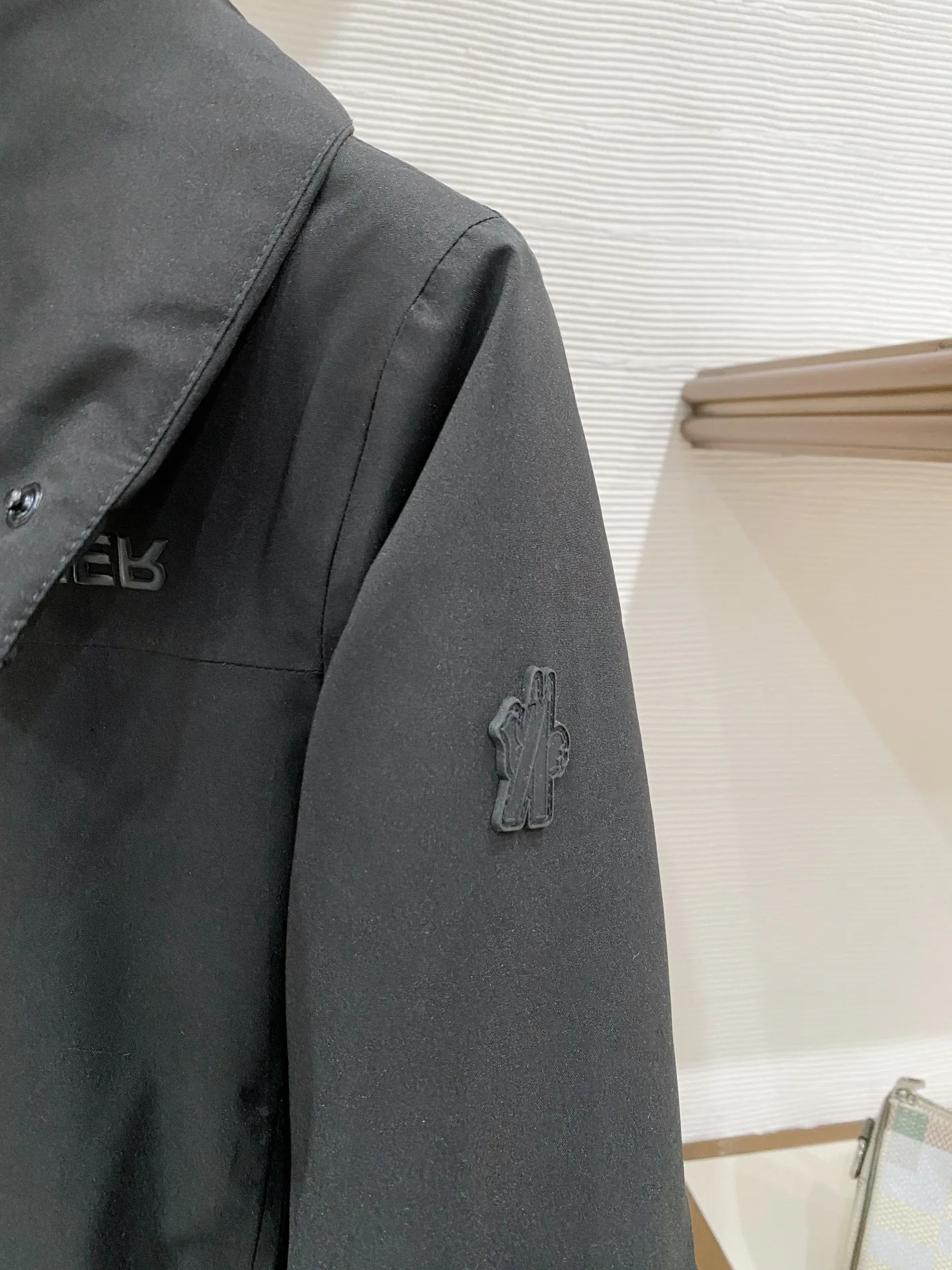 Women's Jackets And Down Jackets MONCLER 17717054