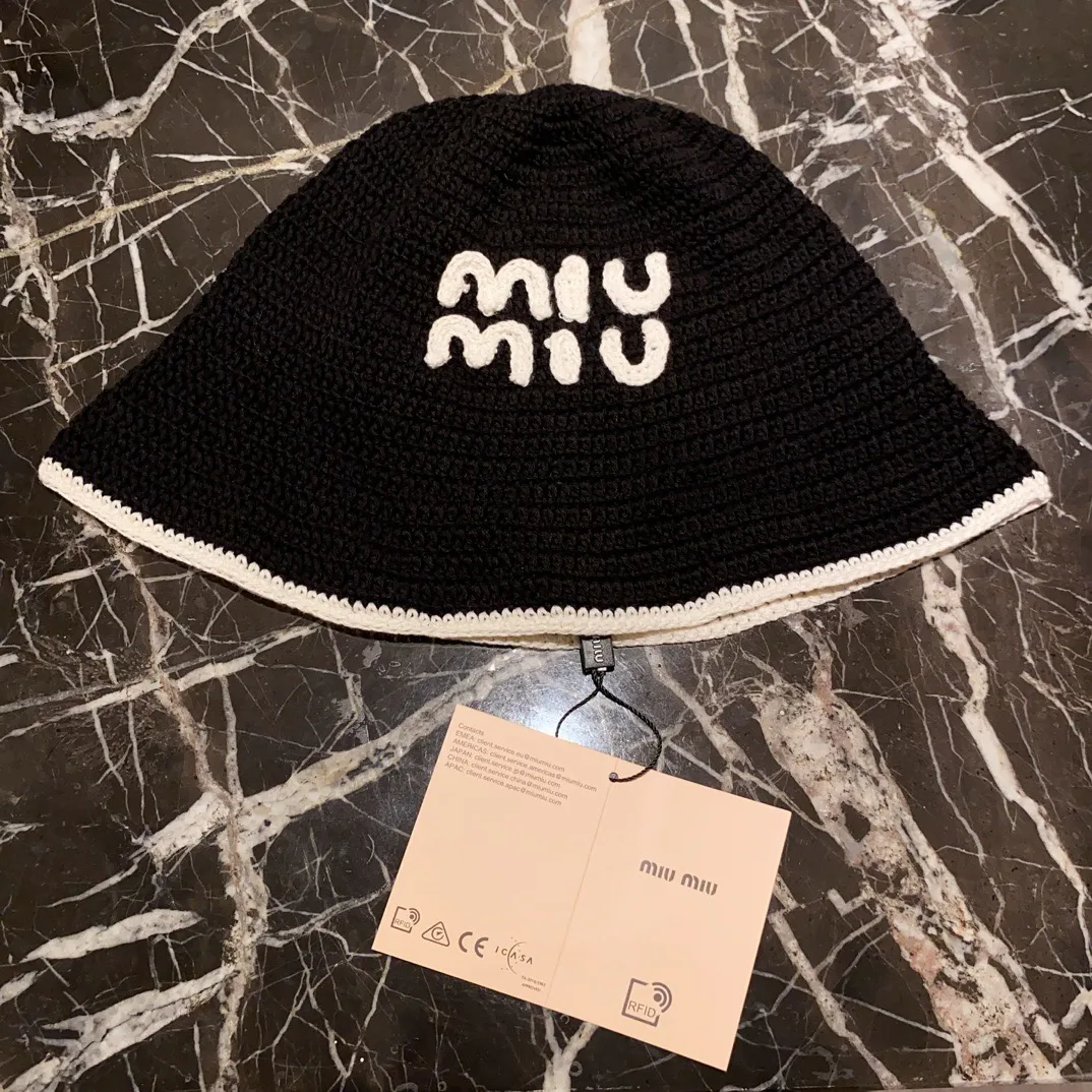 Hats MIU MIU 17973793