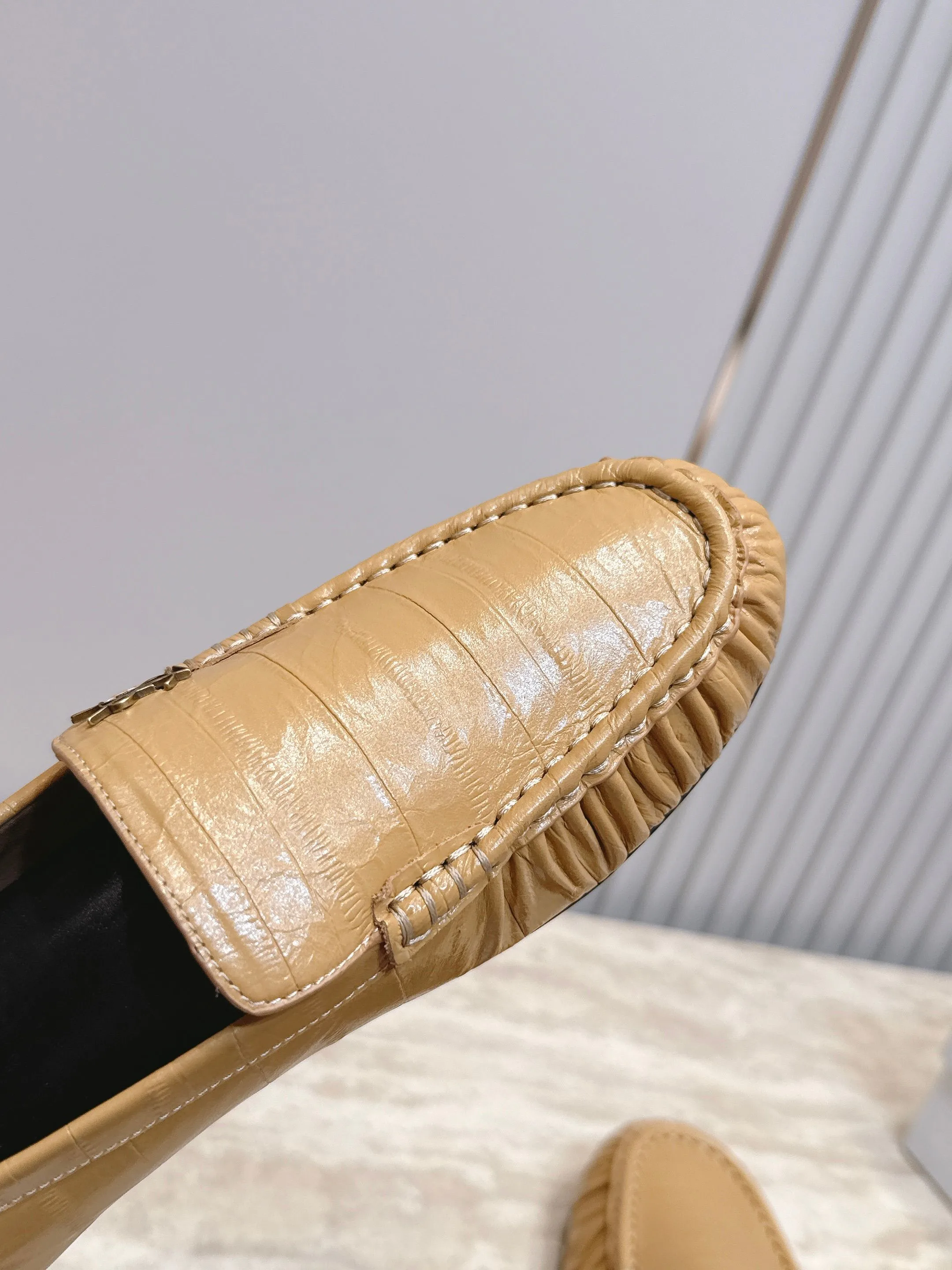 Women's Loafers And Moccasins SAINT LAURENT 17701326