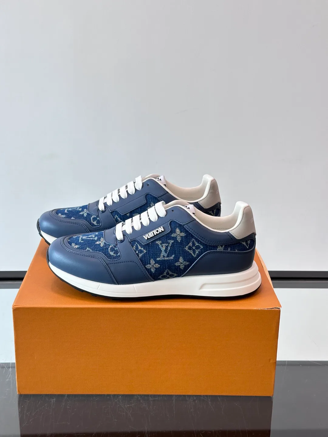 Men's Sneakers LOUIS VUITTON 18400561
