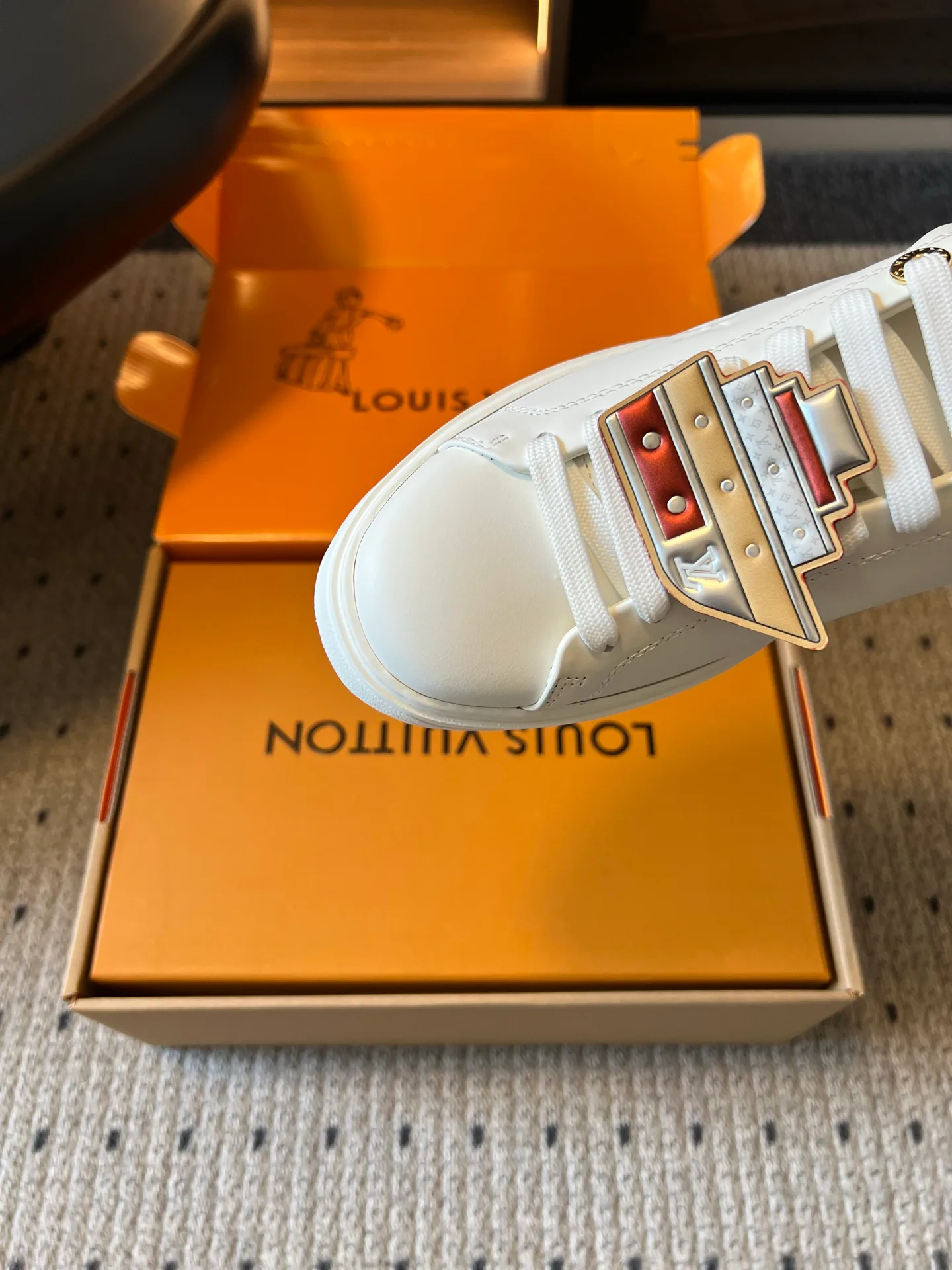 Women's Sneakers LOUIS VUITTON 18457652