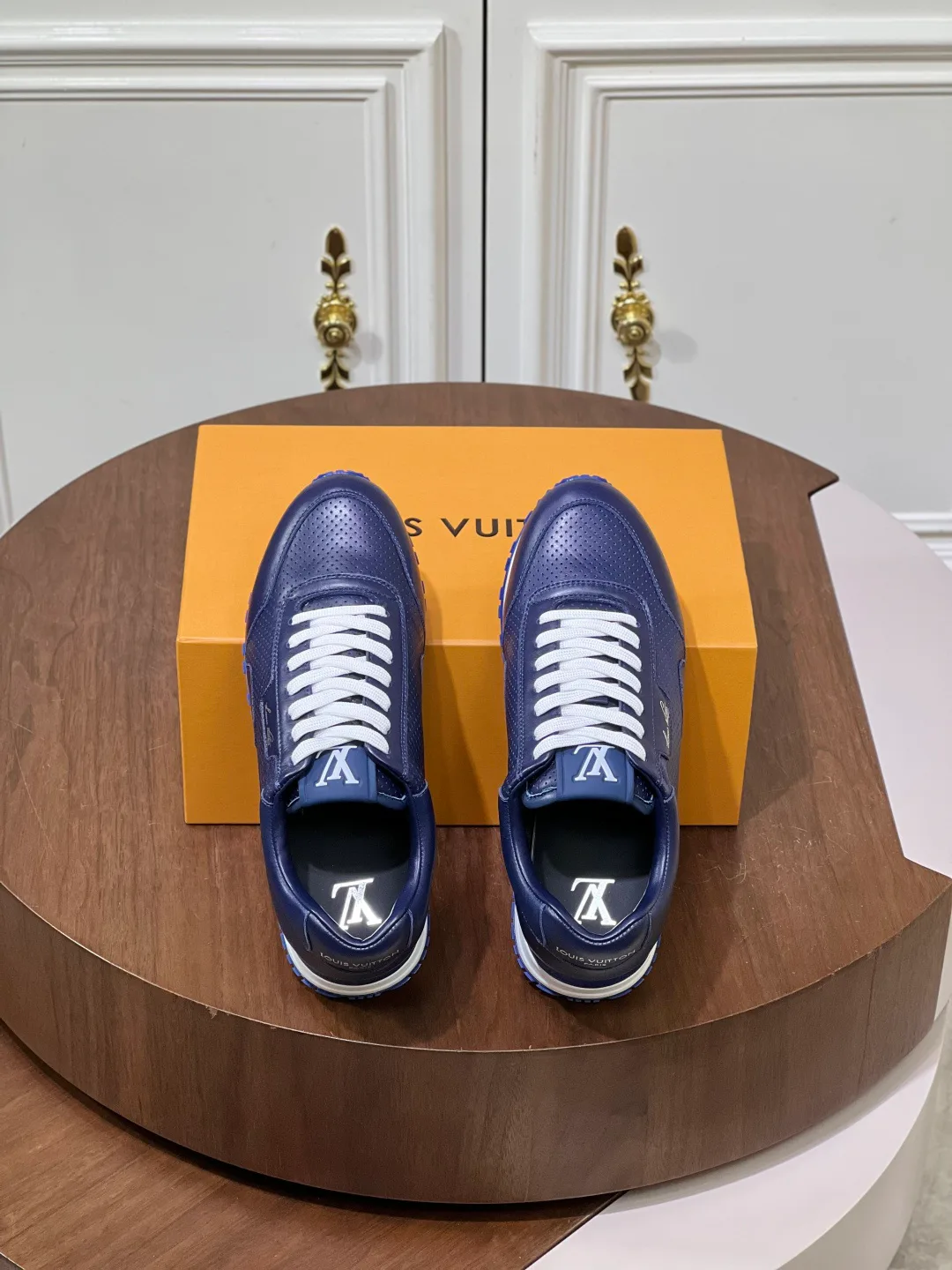Men's Sneakers LOUIS VUITTON 18039347